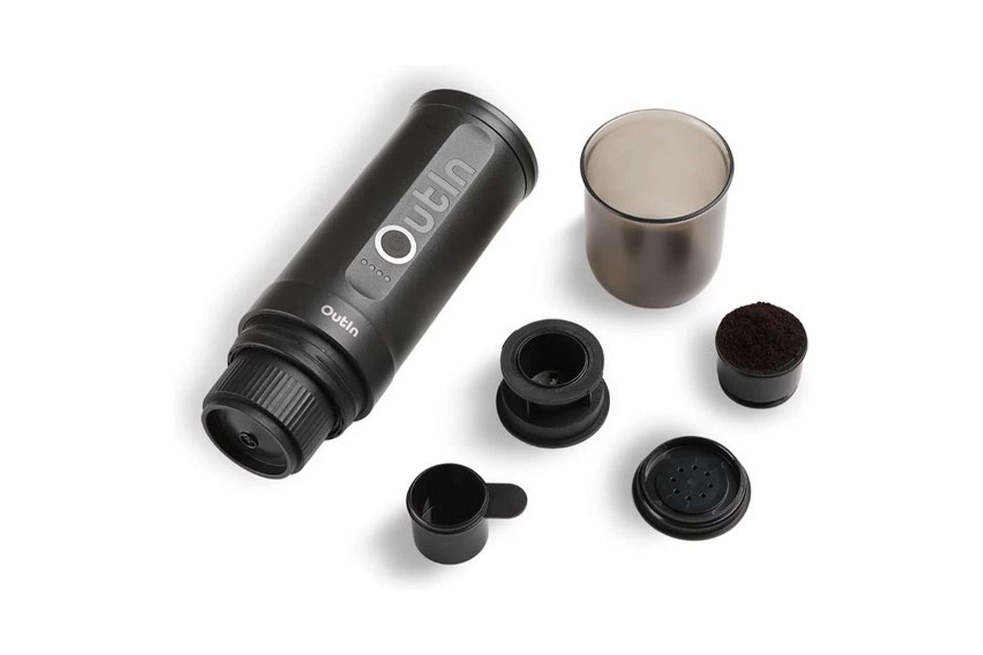 Cafetera Outlin negra desmontada, los componentes incluyen un cilindro, una taza y un recipiente para café molido.