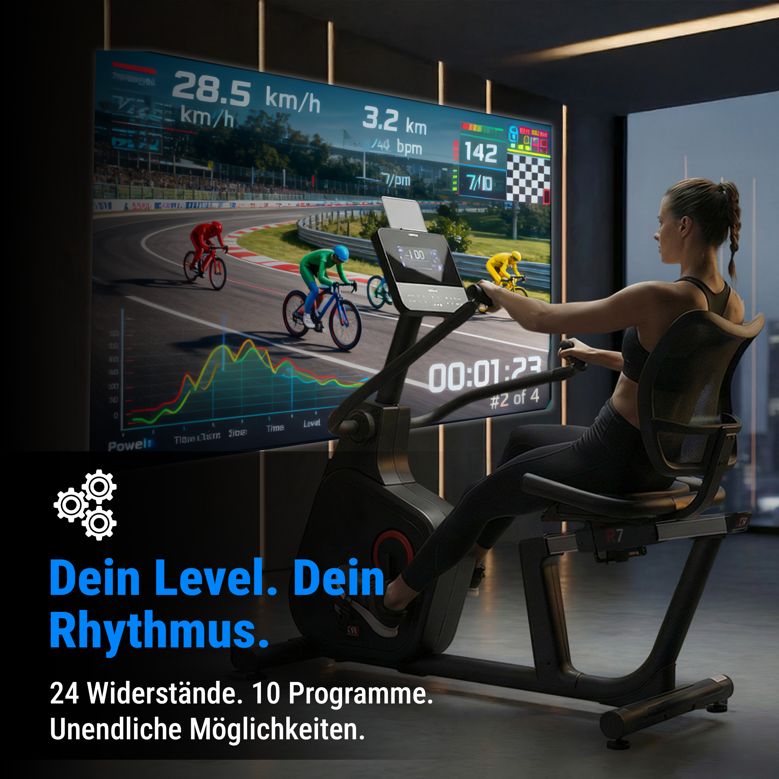 Frau auf dem Heimtrainer, die ein Radrennen auf einem Bildschirm verfolgt. Geschwindigkeit und Statistiken werden angezeigt.