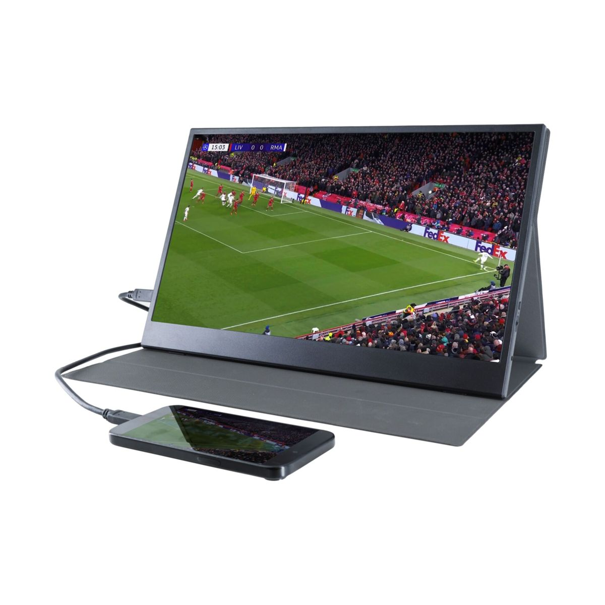 Monitor wyświetla mecz piłki nożnej. Telefon jest podłączony. Ekran pokazuje graczy na zielonym boisku i tłum w tle.