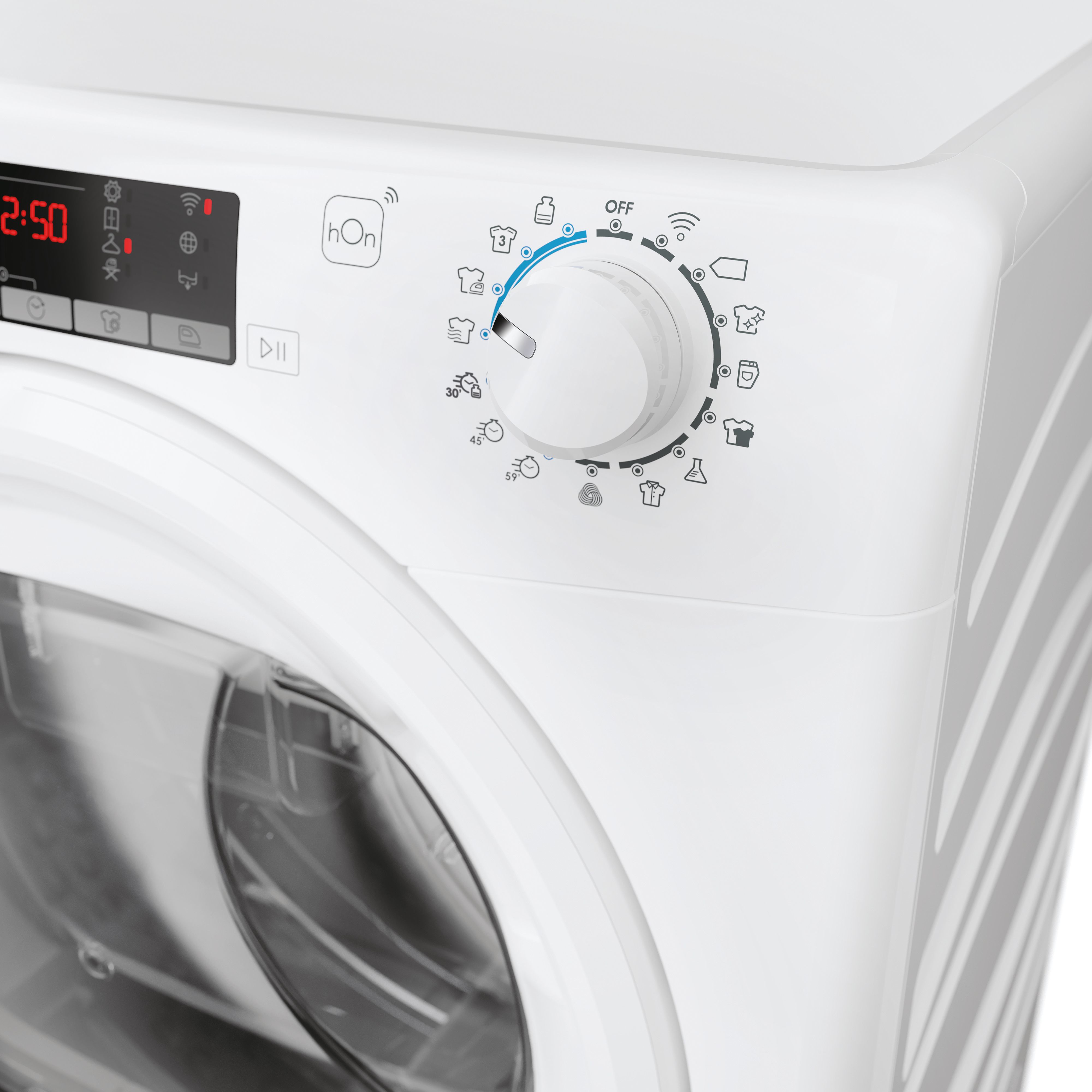 Zbliżenie panelu sterowania białej pralki. Wyświetla timer, ikonę Wi-Fi i pokrętło do wyboru cykli prania.