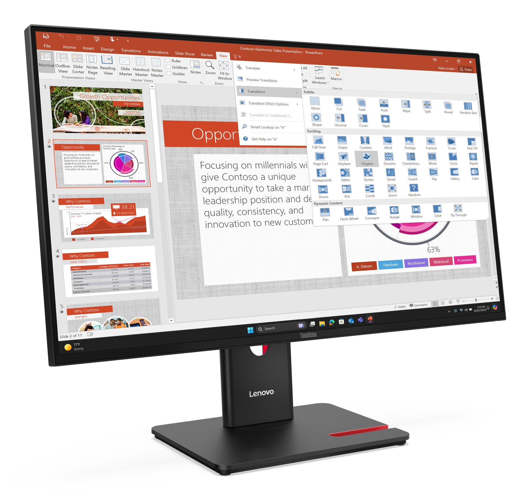 Un monitor Lenovo muestra una presentación de PowerPoint. La pantalla muestra gráficos, texto y opciones de transición.