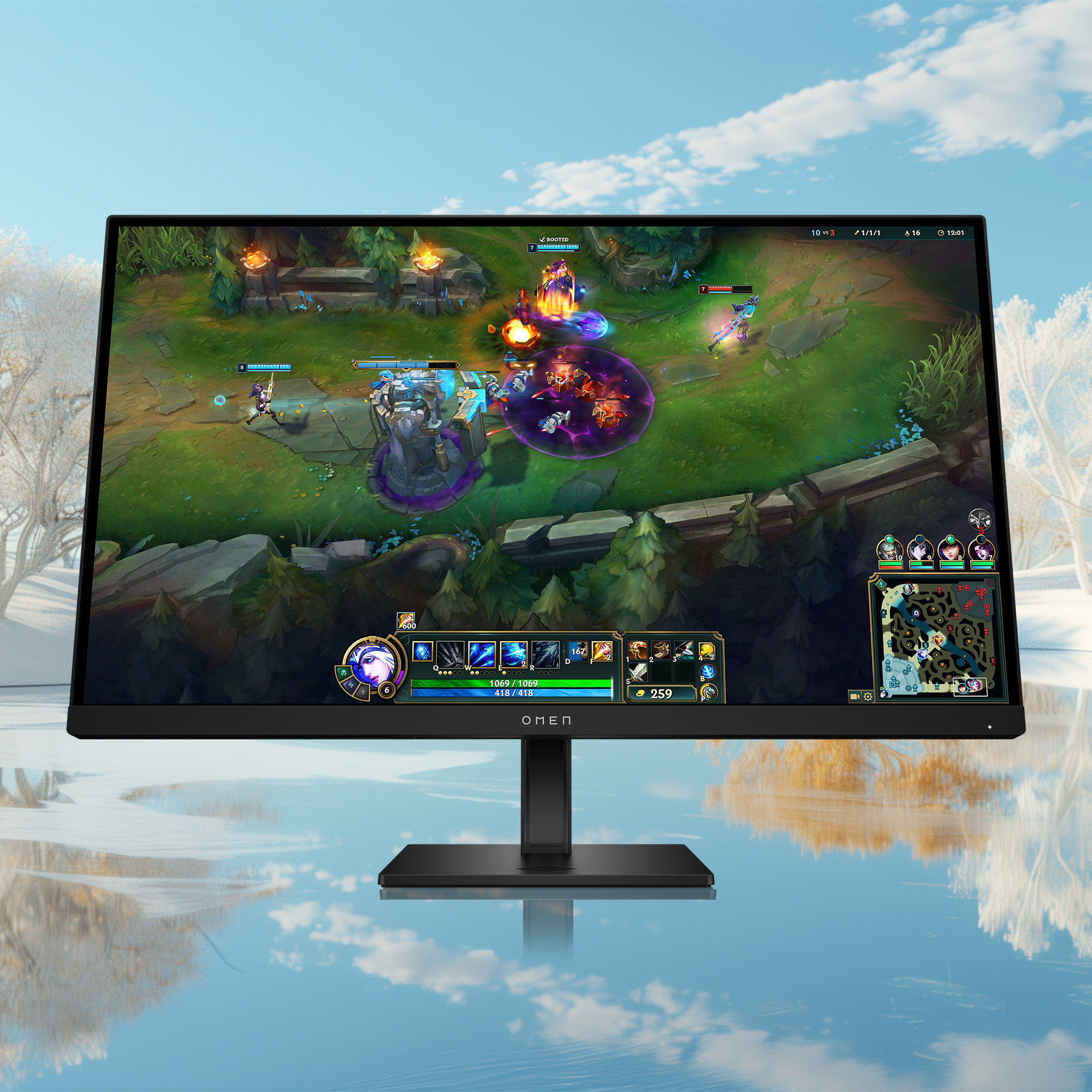 Un monitor de computadora muestra un juego de League of Legends con personajes coloridos y una interfaz de usuario. El fondo es una escena invernal.