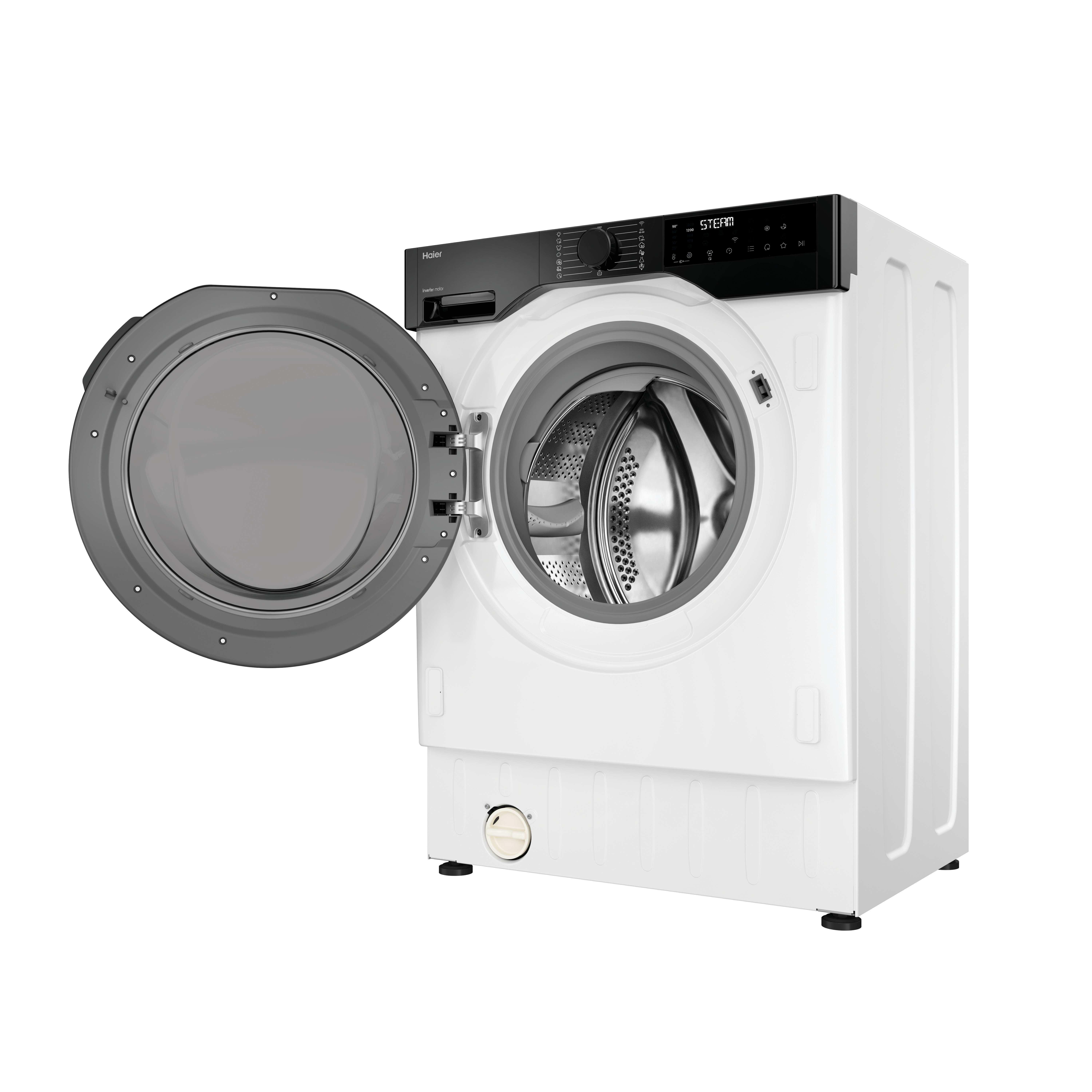 Una lavadora Haier blanca con una puerta gris abierta. Panel de control negro en la parte superior. El tambor es visible.