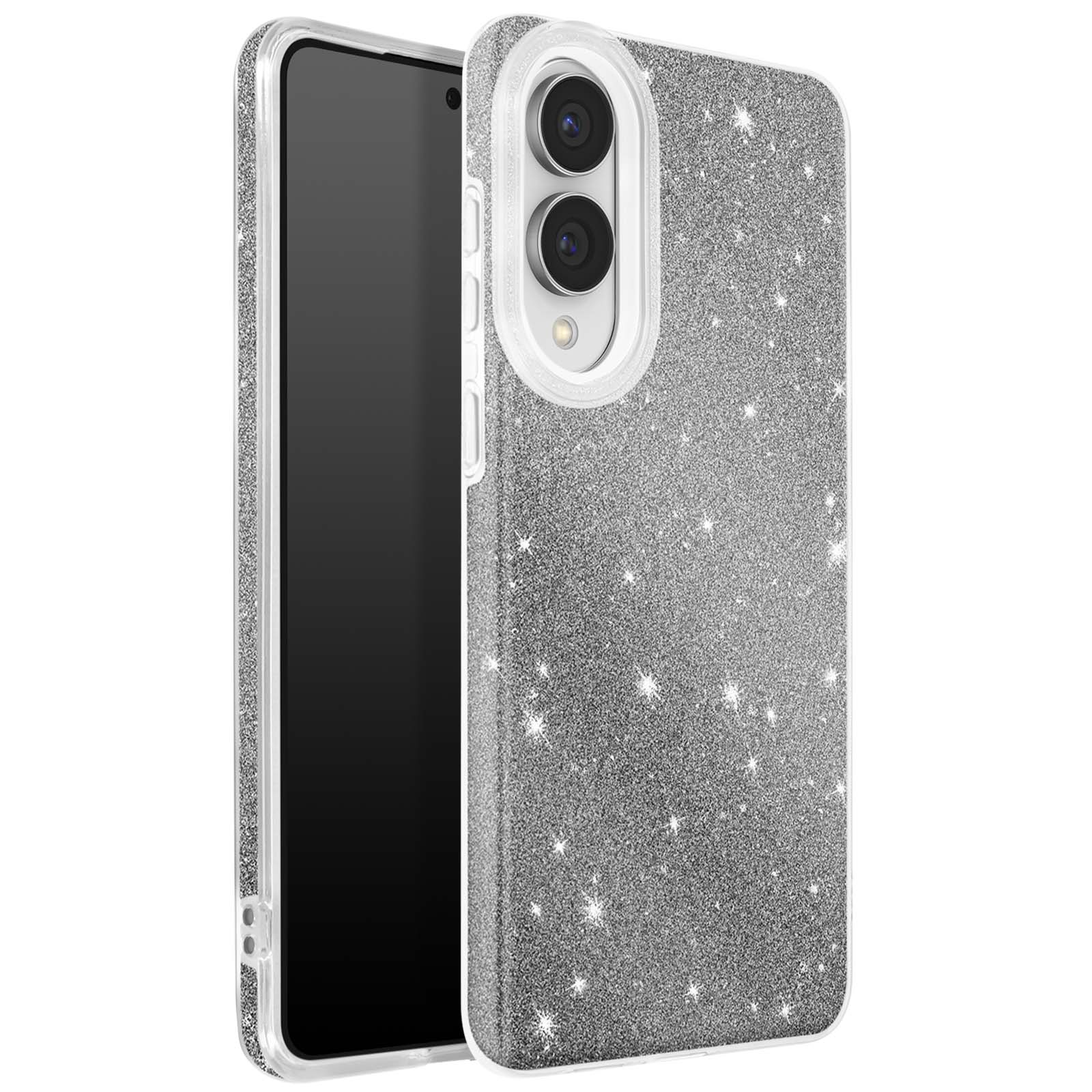 Un téléphone dans un étui argenté scintillant. Le téléphone a un écran noir et une caméra.