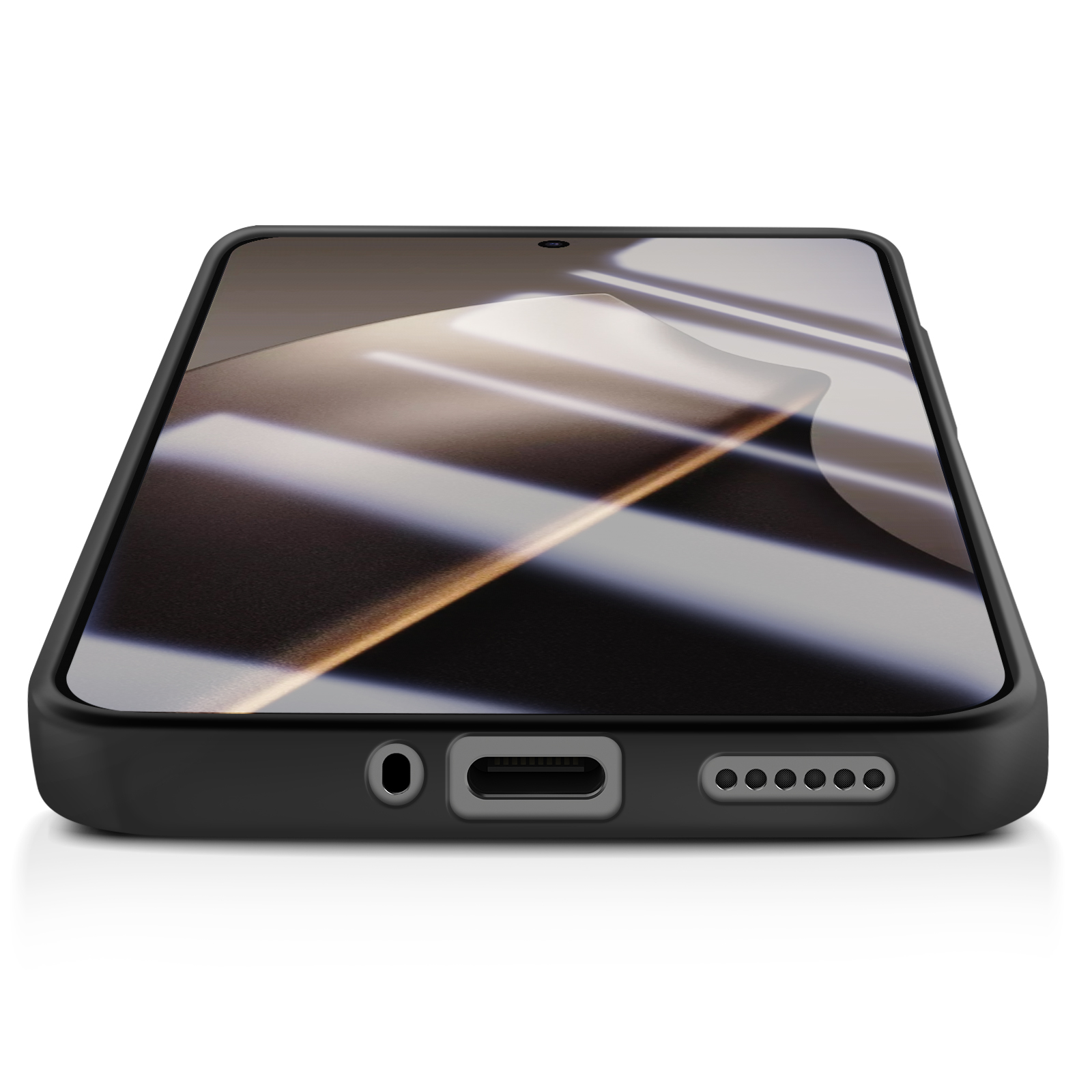 Un smartphone noir dans un étui, légèrement incliné. Il a un écran et un bord inférieur avec des ports.