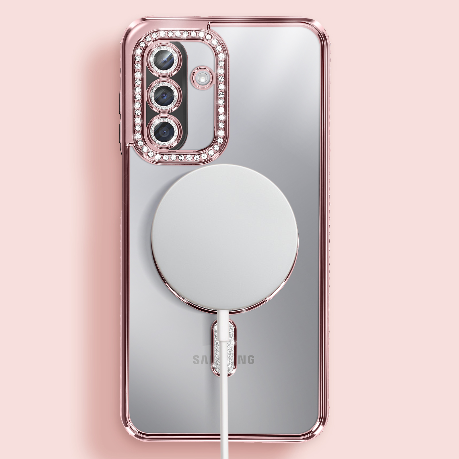 Coque de téléphone or rose avec strass autour de la caméra, un cercle de chargement blanc et un câble assorti.