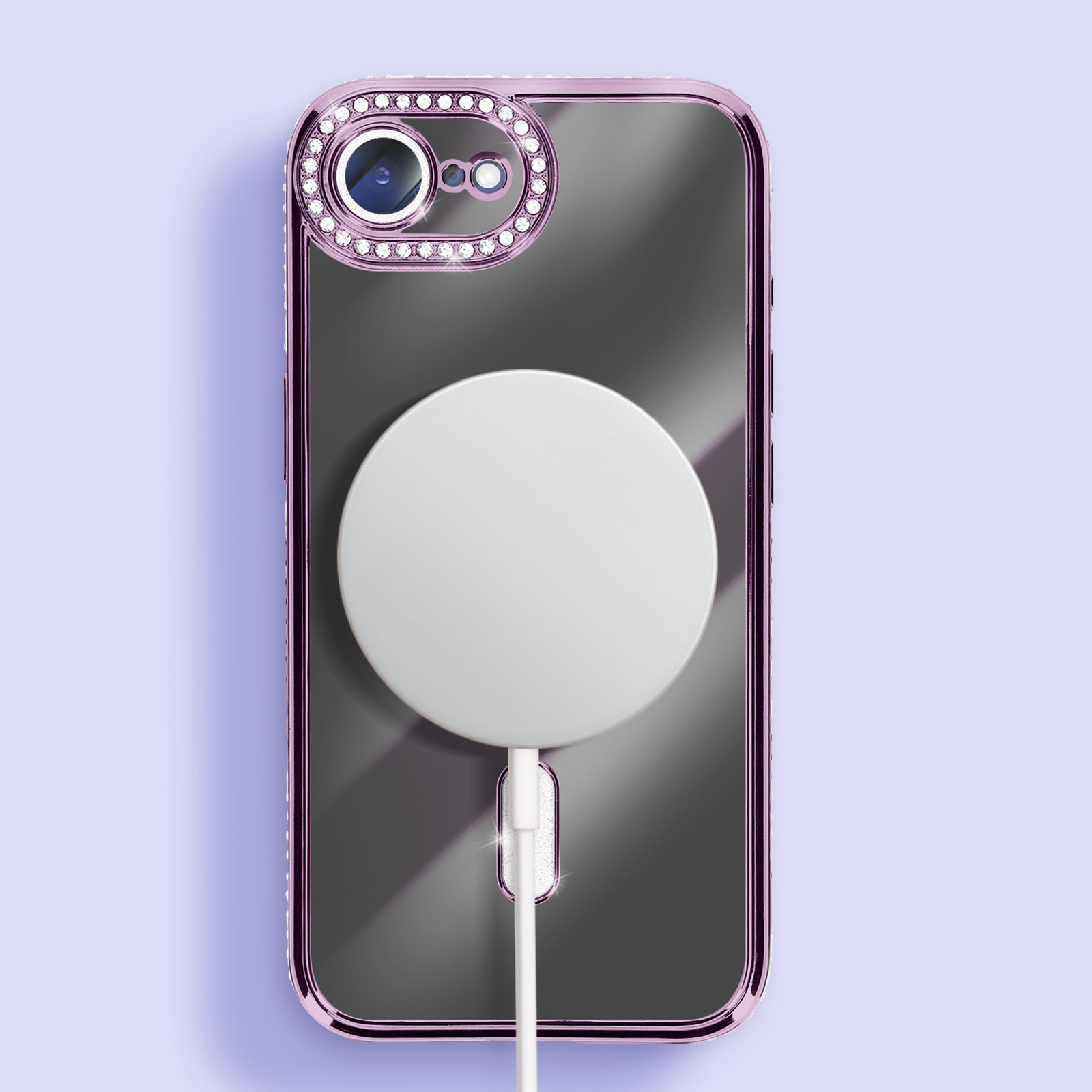 Telefoonhoesje met een transparante achterkant en paars frame. Een witte oplaadpad is bevestigd met een witte kabel.