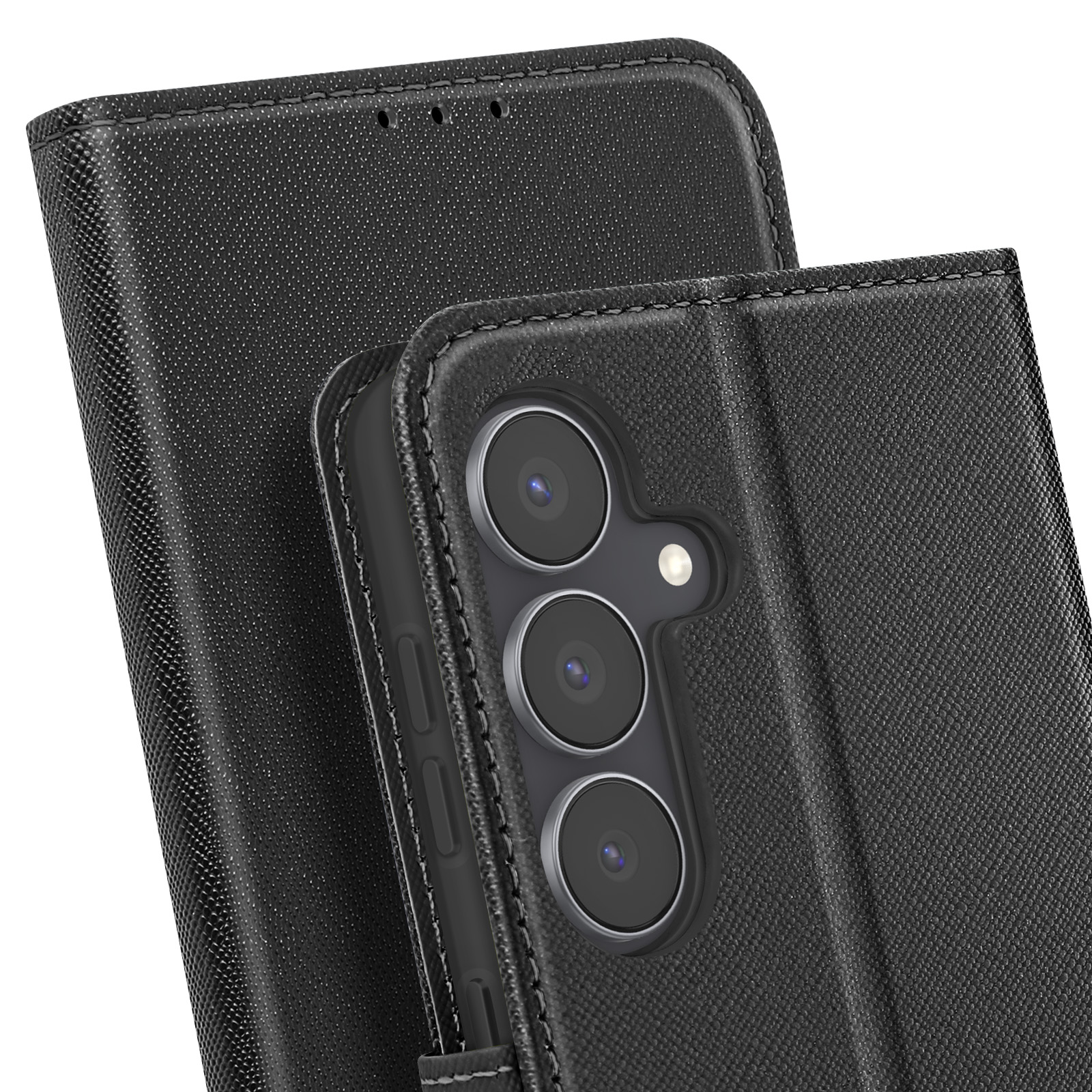 Custodia nera per telefono con bordi cuciti. Dispone di tre lenti della fotocamera e un flash. La custodia è strutturata.