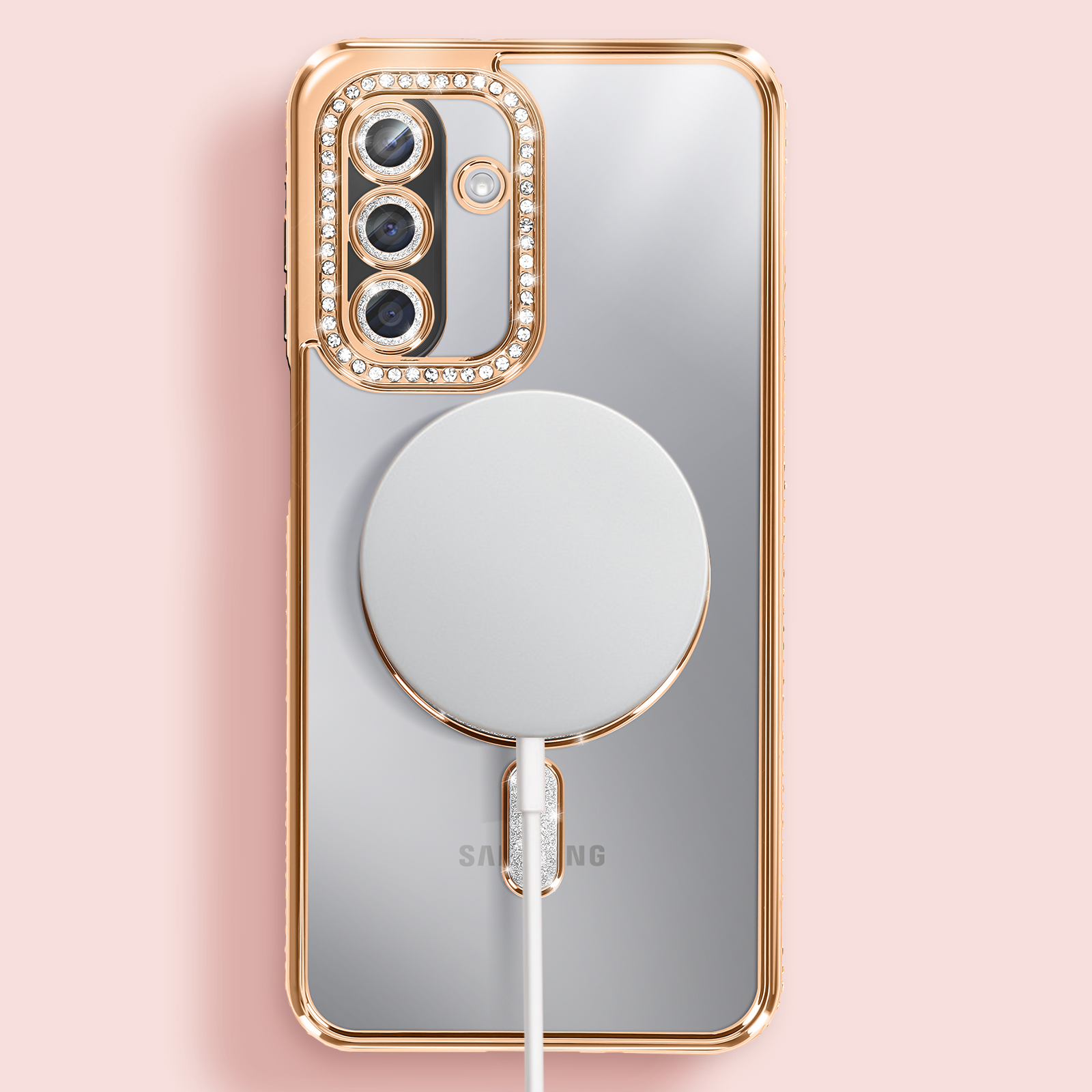 Coque de téléphone avec un cadre doré et des diamants autour de l'appareil photo. Un cercle blanc au dos, avec un câble de charge.