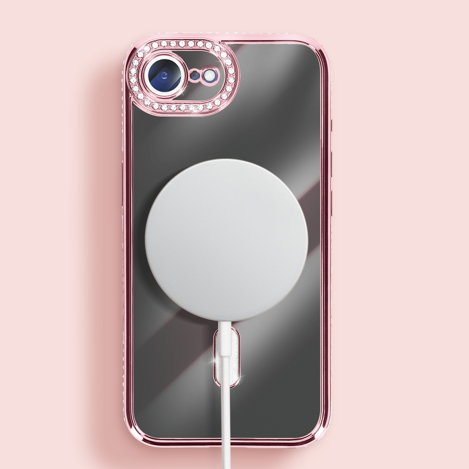 Een telefoonhoesje met een roze frame en een witte cirkelvormige oplader. De achtergrond is roze.