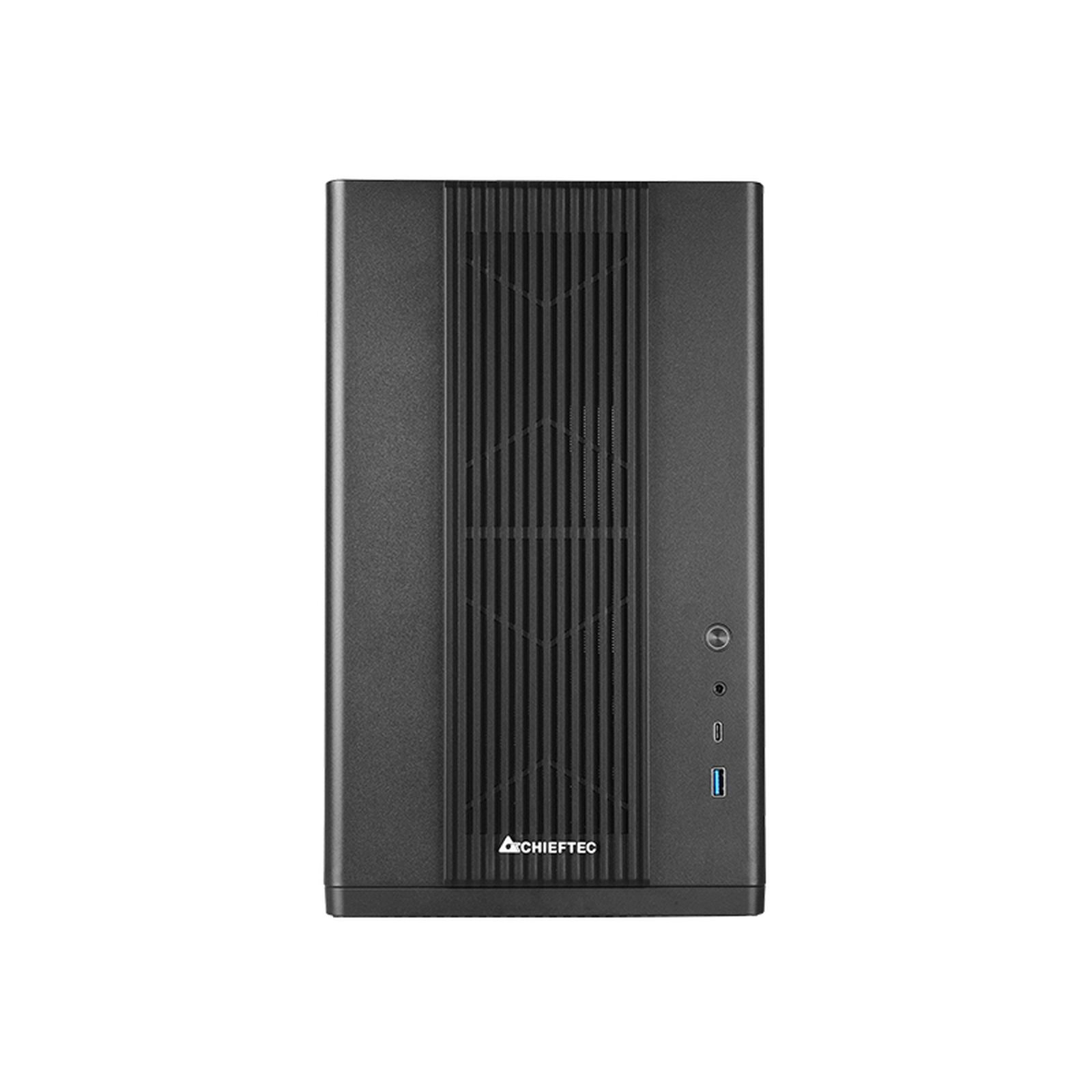 Czarna obudowa komputera. Ma pionową konstrukcję z żebrowanym panelem przednim i logo Chieftec.
