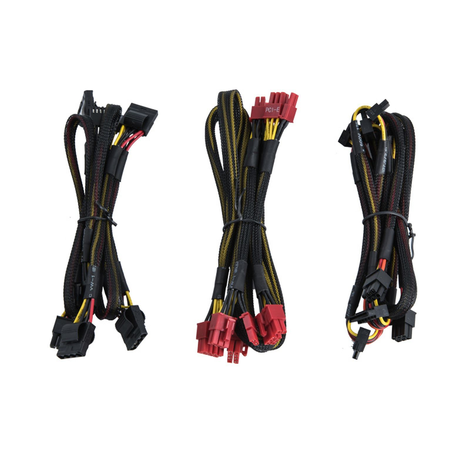 Drei Bündel Computer-Netzkabel. Schwarze und gelbe Kabel mit roten Steckern sind vor weißem Hintergrund sichtbar.