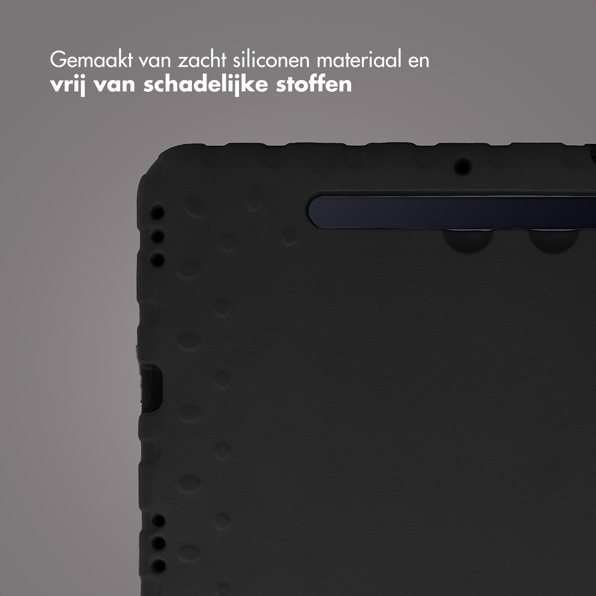 Gros plan d'une surface noire texturée avec quelques trous et une bande bleu foncé. Texte visible en haut.