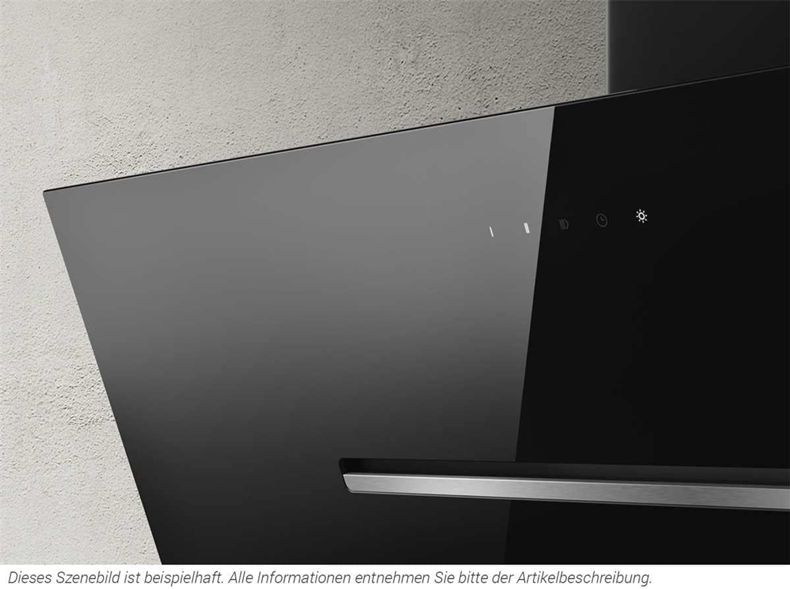 Primo piano di una cappa da cucina nera e grigia con pannello di controllo illuminato. Lo sfondo è un muro grigio chiaro strutturato.