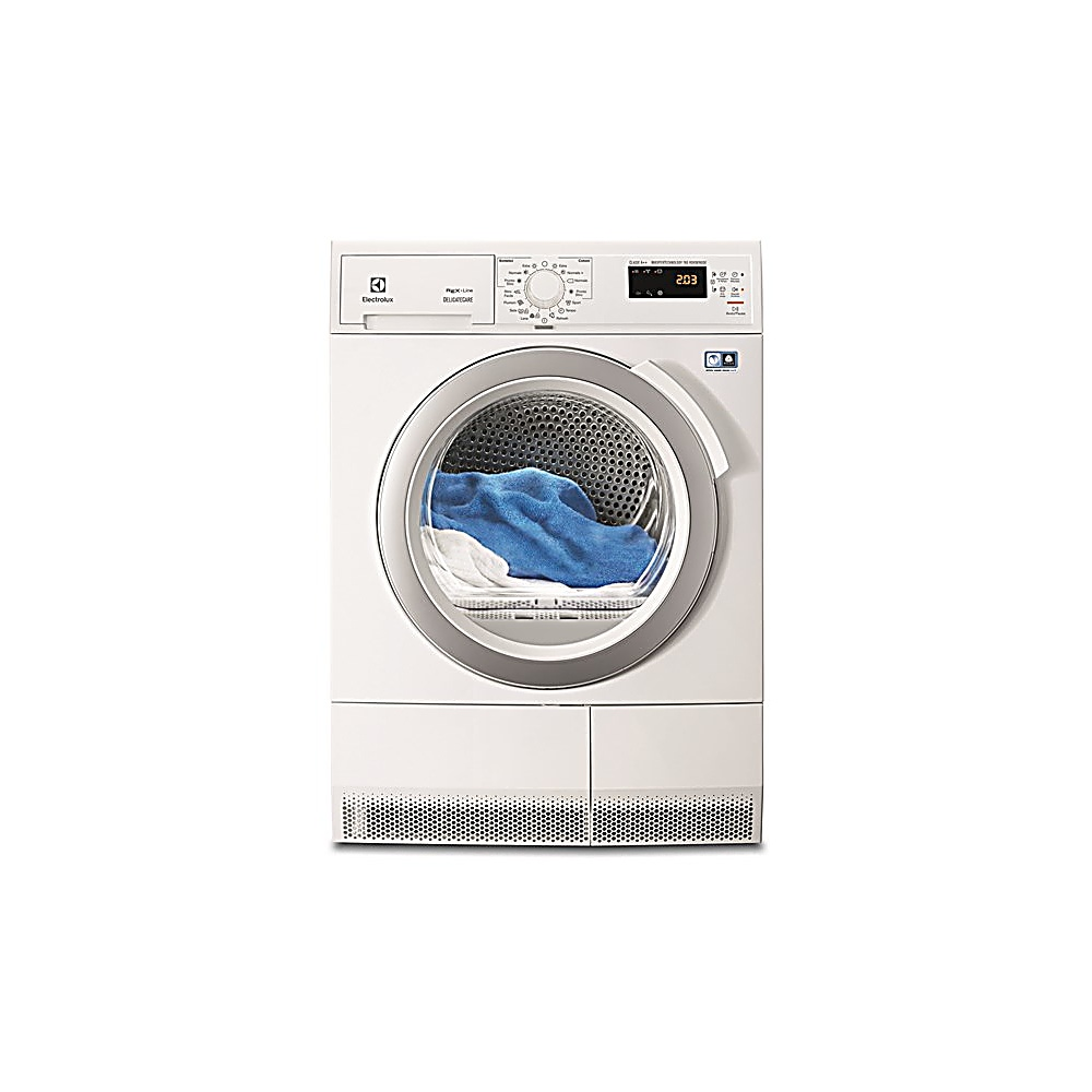 Un'asciugatrice Electrolux bianca con porta a vetro. All'interno ci sono vestiti blu e bianchi. Il pannello mostra impostazioni e timer.