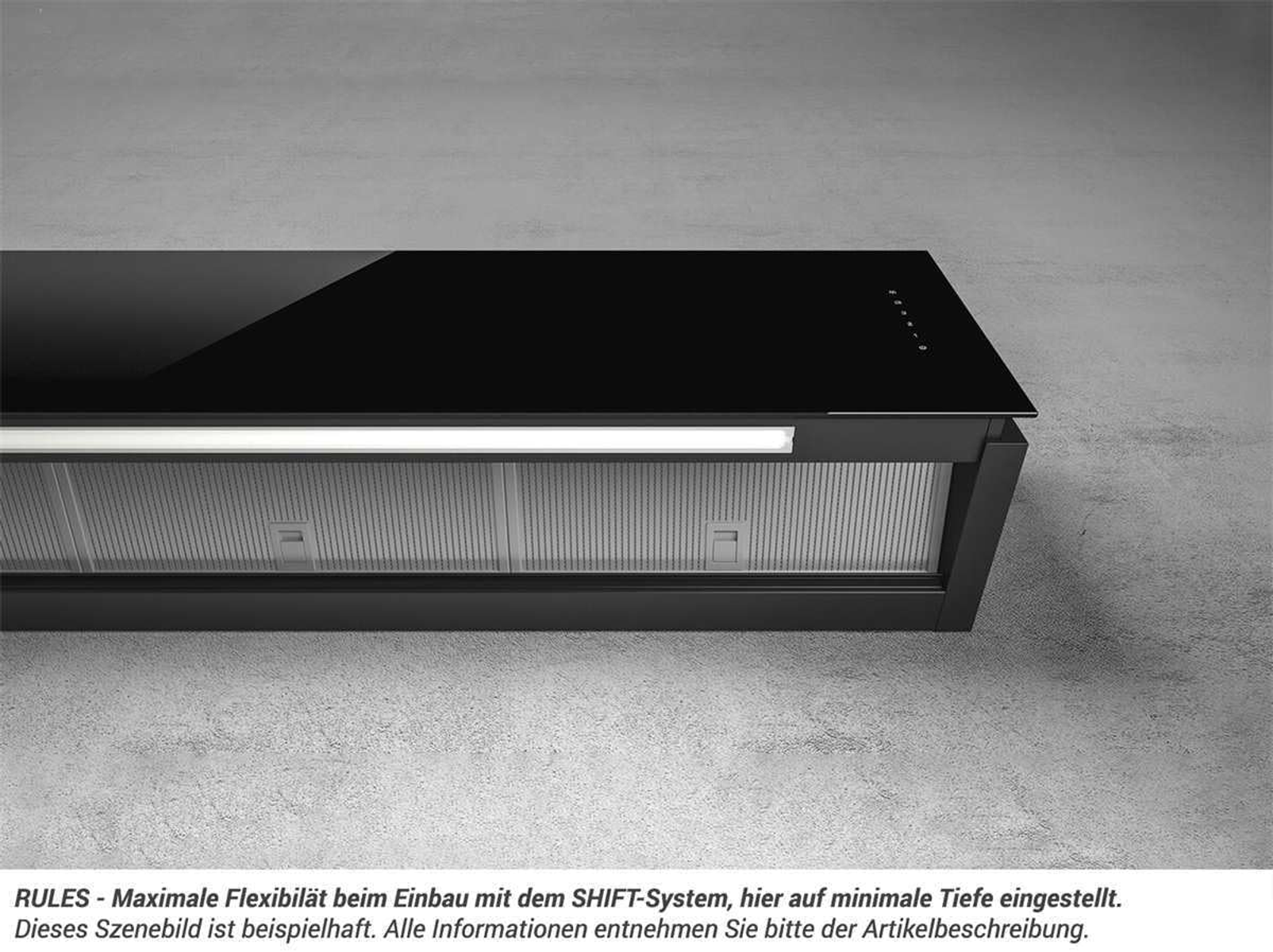 Una moderna cappa nera con piano in vetro e luce. Lo sfondo è una parete grigio chiaro.