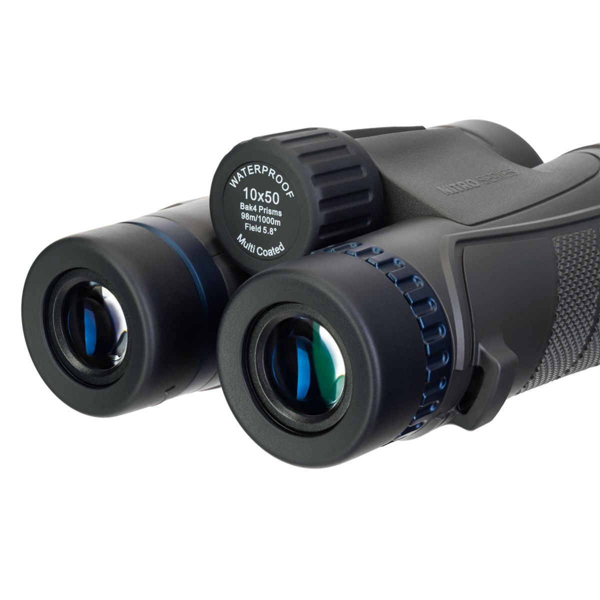 Nahaufnahme eines schwarzen Fernglases. Es hat blaue Akzente und den Text 'WATERPROOF 10x50'.