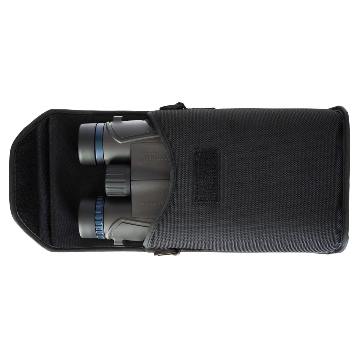 Binocolo in una custodia nera. Il binocolo è grigio e blu, parzialmente visibile, all'interno della custodia aperta.