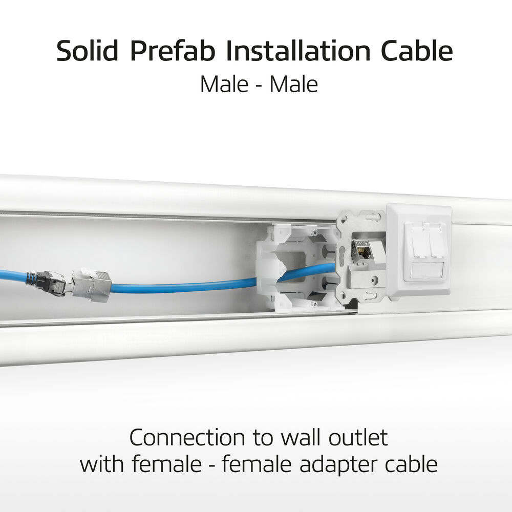 Ein blaues Kabel verbindet sich mit einer weißen Steckdose. Text: 'Solid Prefab Installation Cable' und 'Connection to wall outlet'.
