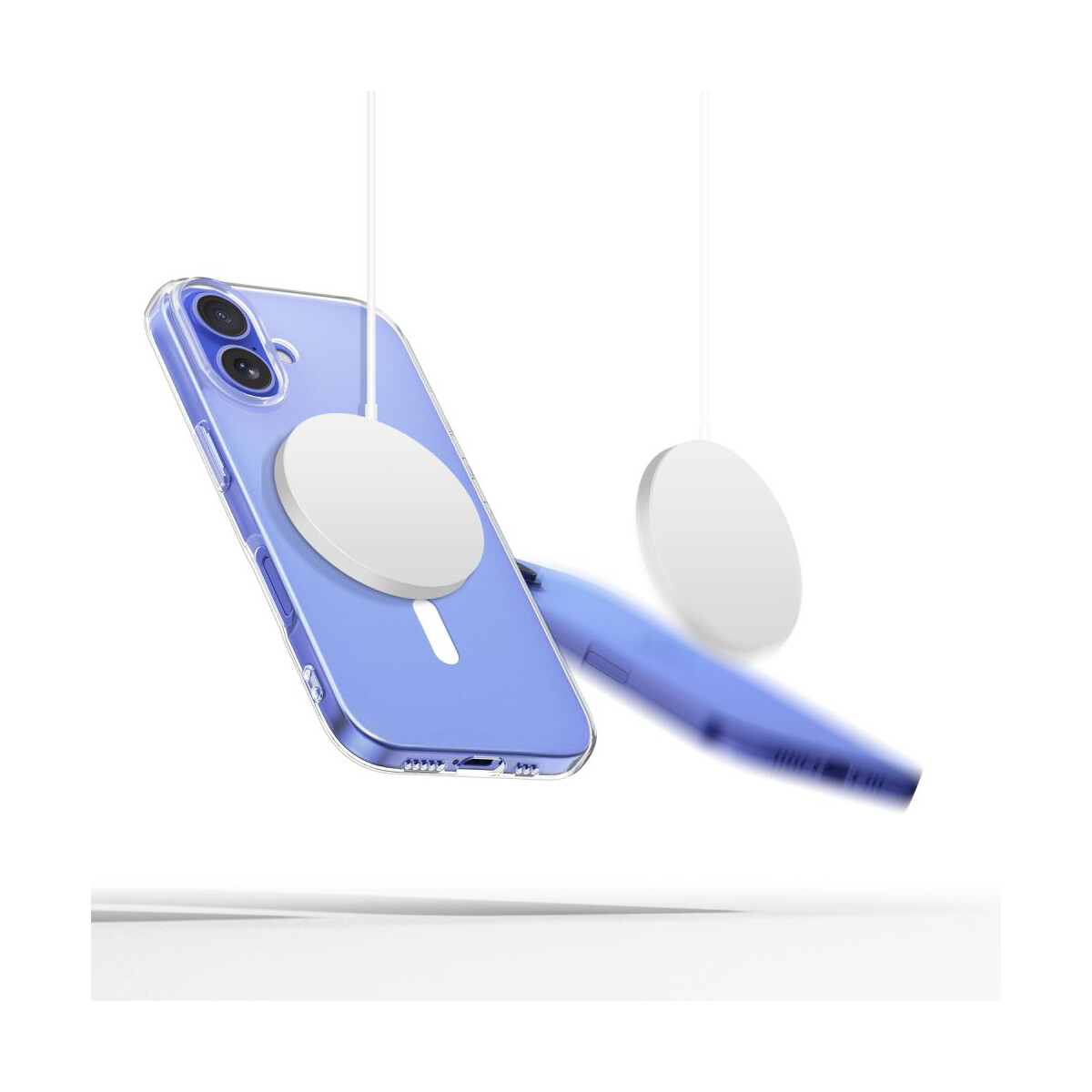 Ein Telefon in einer blauen Hülle mit einem weißen magnetischen Ladegerät schwebt vor weißem Hintergrund.