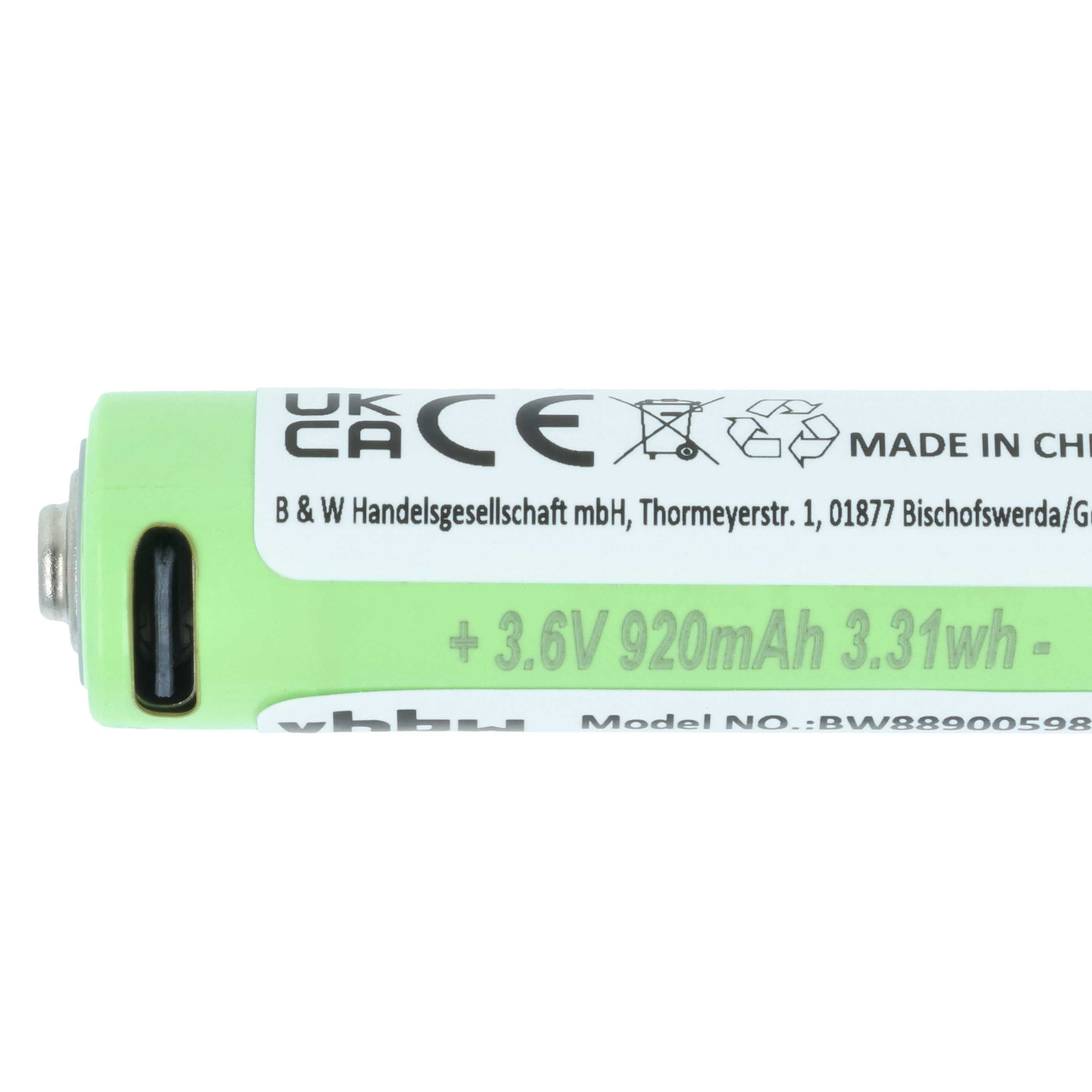 Eine grüne zylindrische Batterie mit Text, Symbolen und Spezifikationen. Der Hintergrund ist weiß.