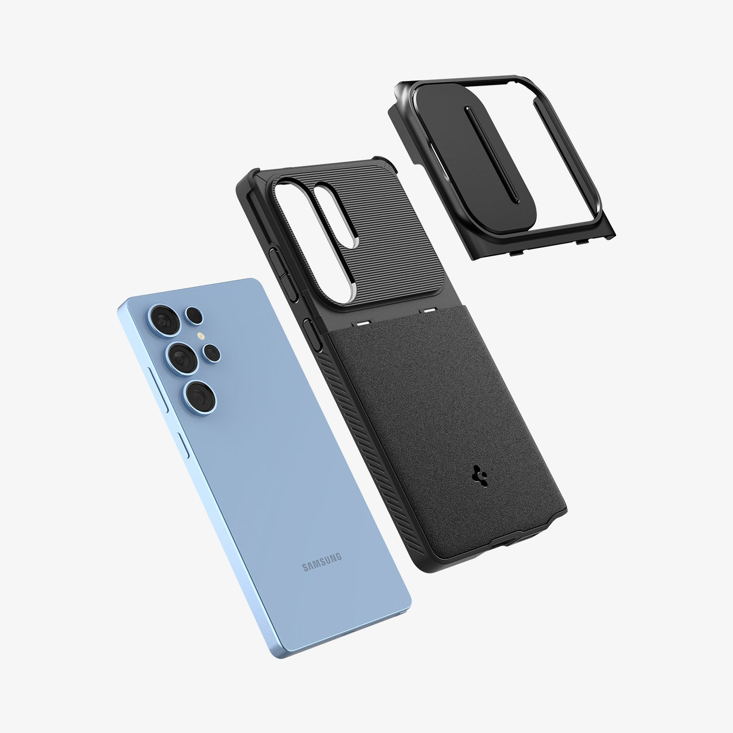 Un telefono Samsung azzurro con una custodia nera e i suoi componenti sono esposti su sfondo bianco.