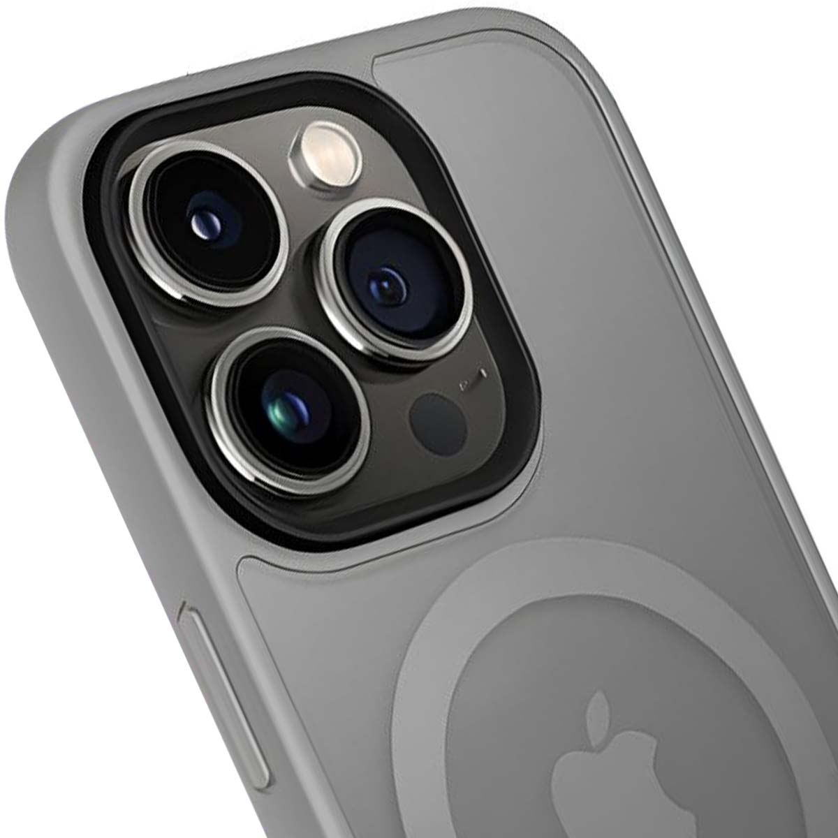 Nahaufnahme einer grauen iPhone-Hülle mit drei Kameralinsen und einem Blitz. Das Apple-Logo ist sichtbar.