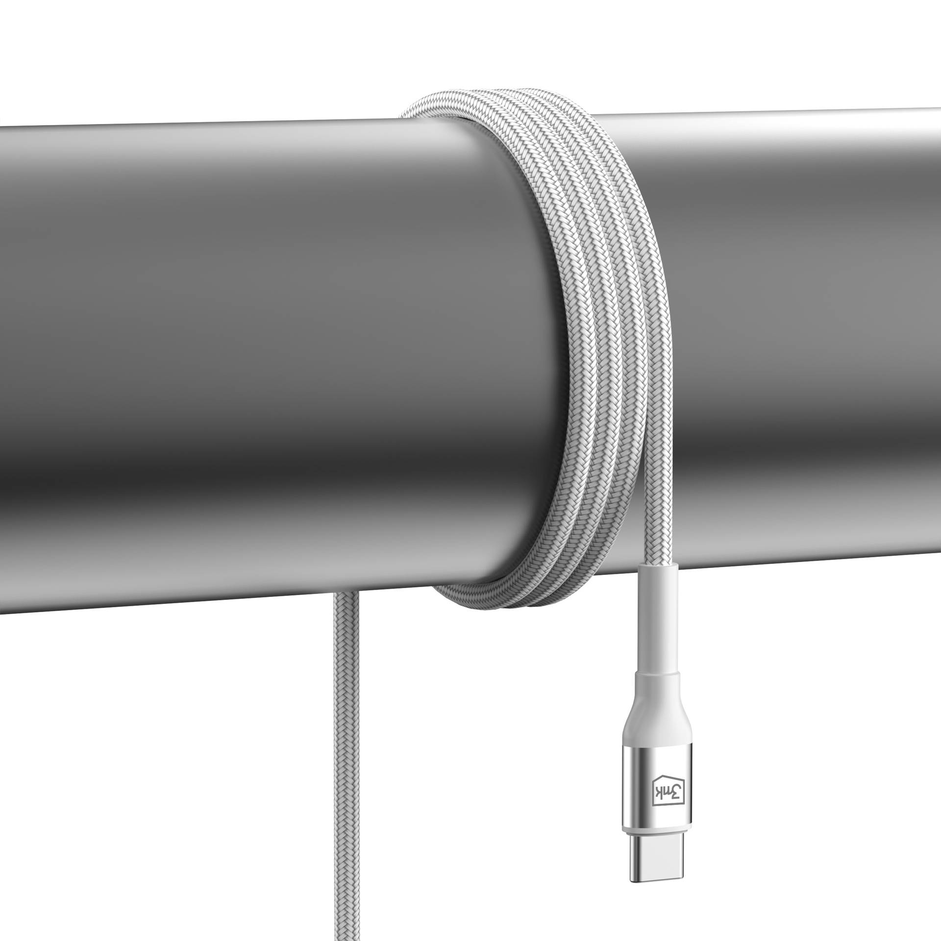 Pleciony srebrny kabel USB-C jest owinięty wokół srebrnego cylindrycznego obiektu. Kabel zwisa ze złączem USB-C.