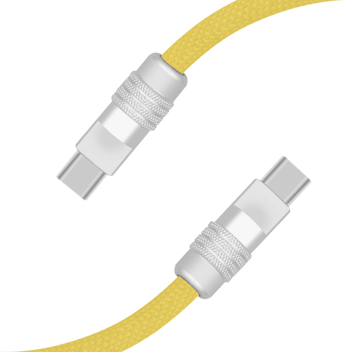 Un cavo USB-C giallo con connettori argentati. Il cavo è intrecciato. I connettori sono ad angoli opposti su sfondo bianco.