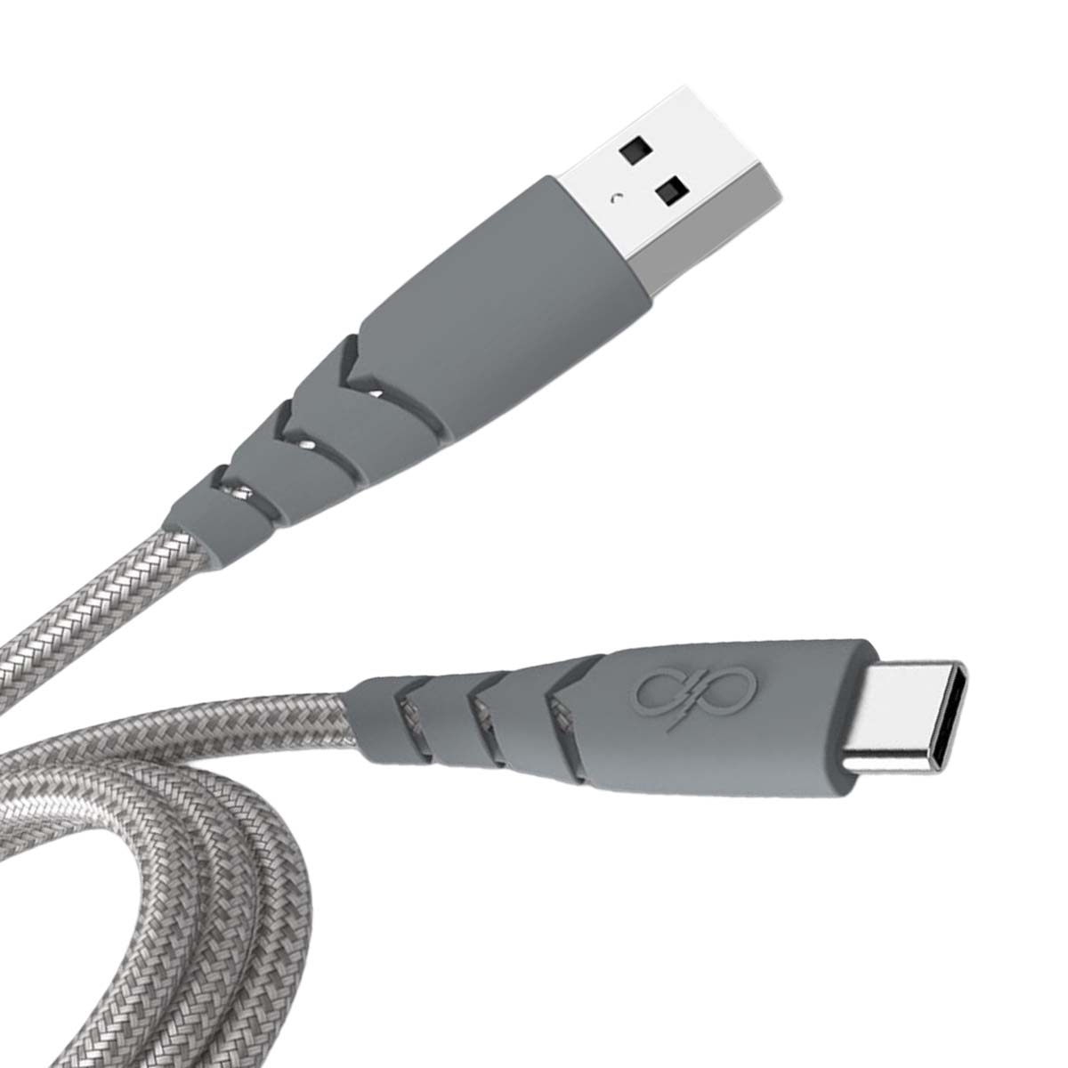 Un cavo USB grigio con connettori USB-A e USB-C. Il cavo è intrecciato argento.