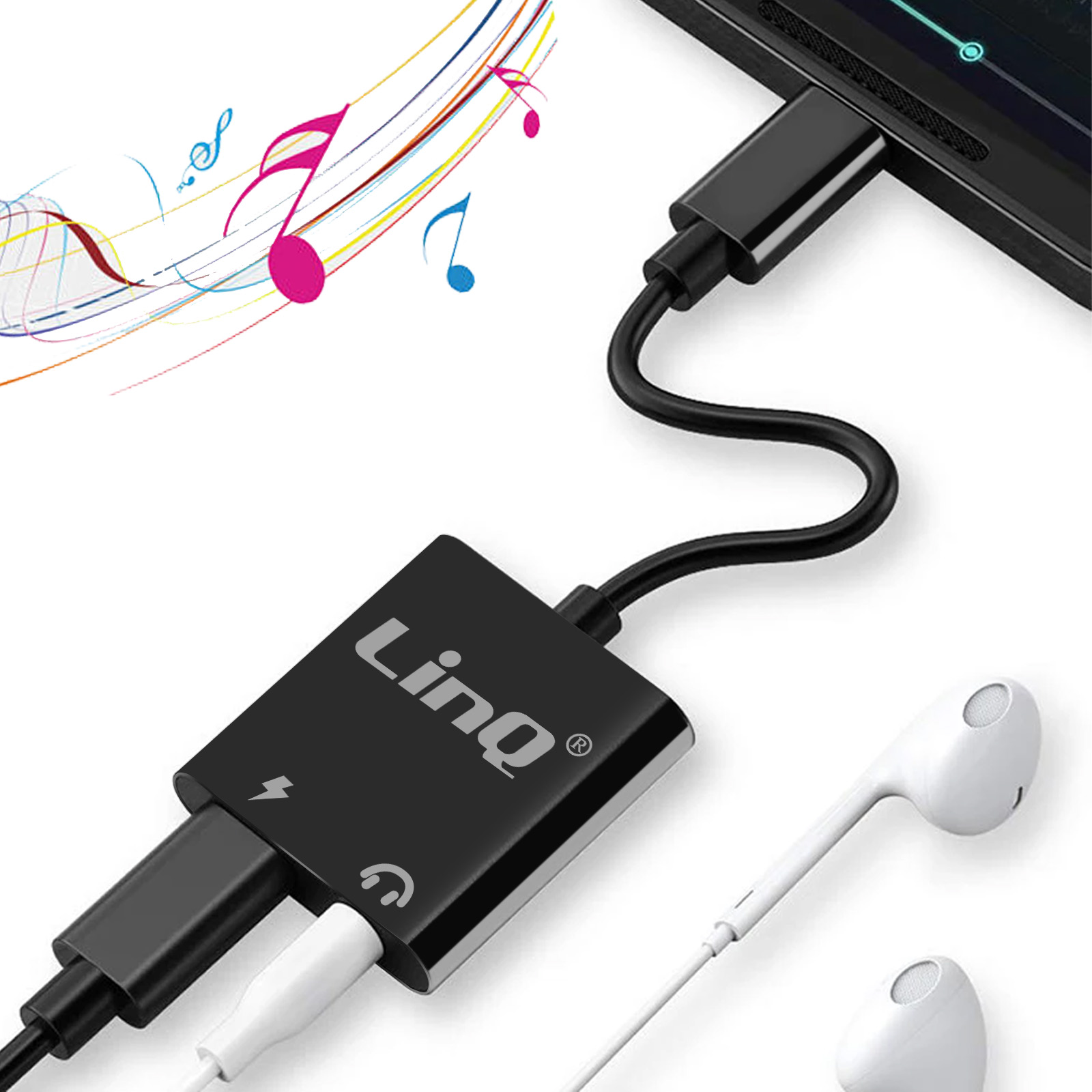 Adattatore audio nero collegato a un telefono e auricolari bianchi. Note musicali sullo sfondo.