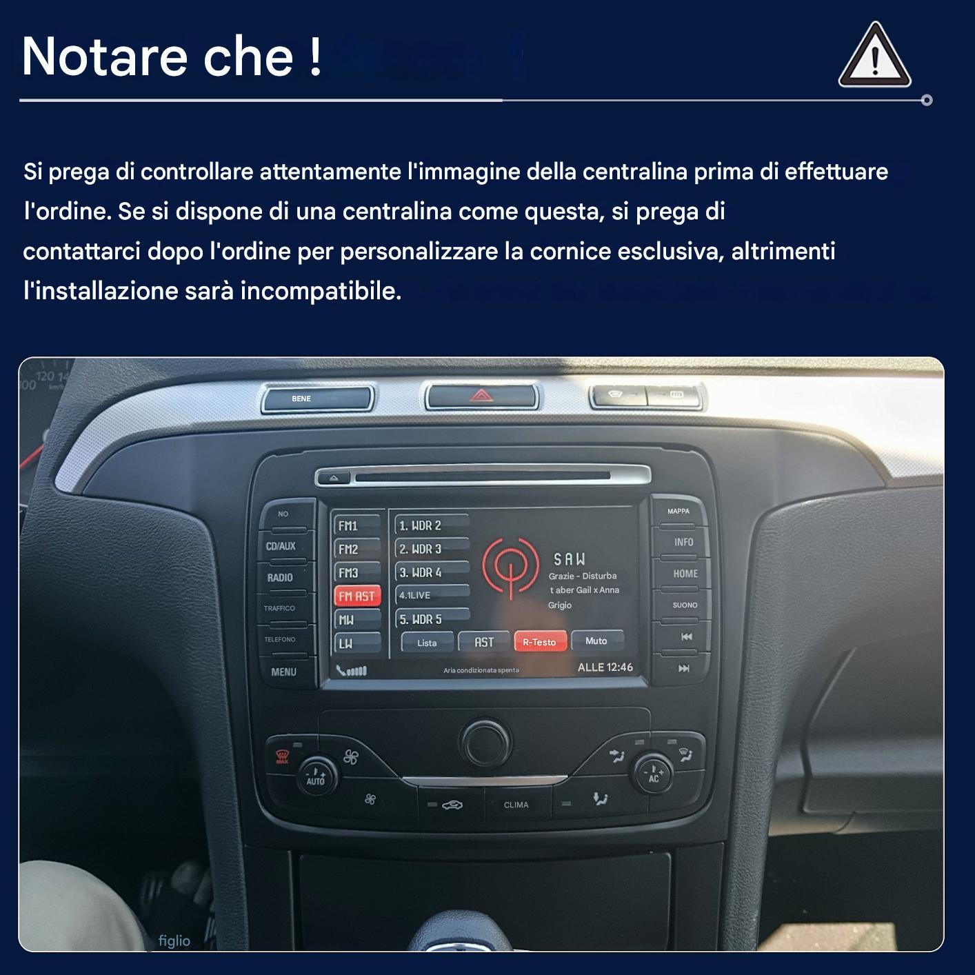 Cruscotto auto con comandi radio, schermo e pulsanti. Testo in alto, insieme a un simbolo di avvertimento.