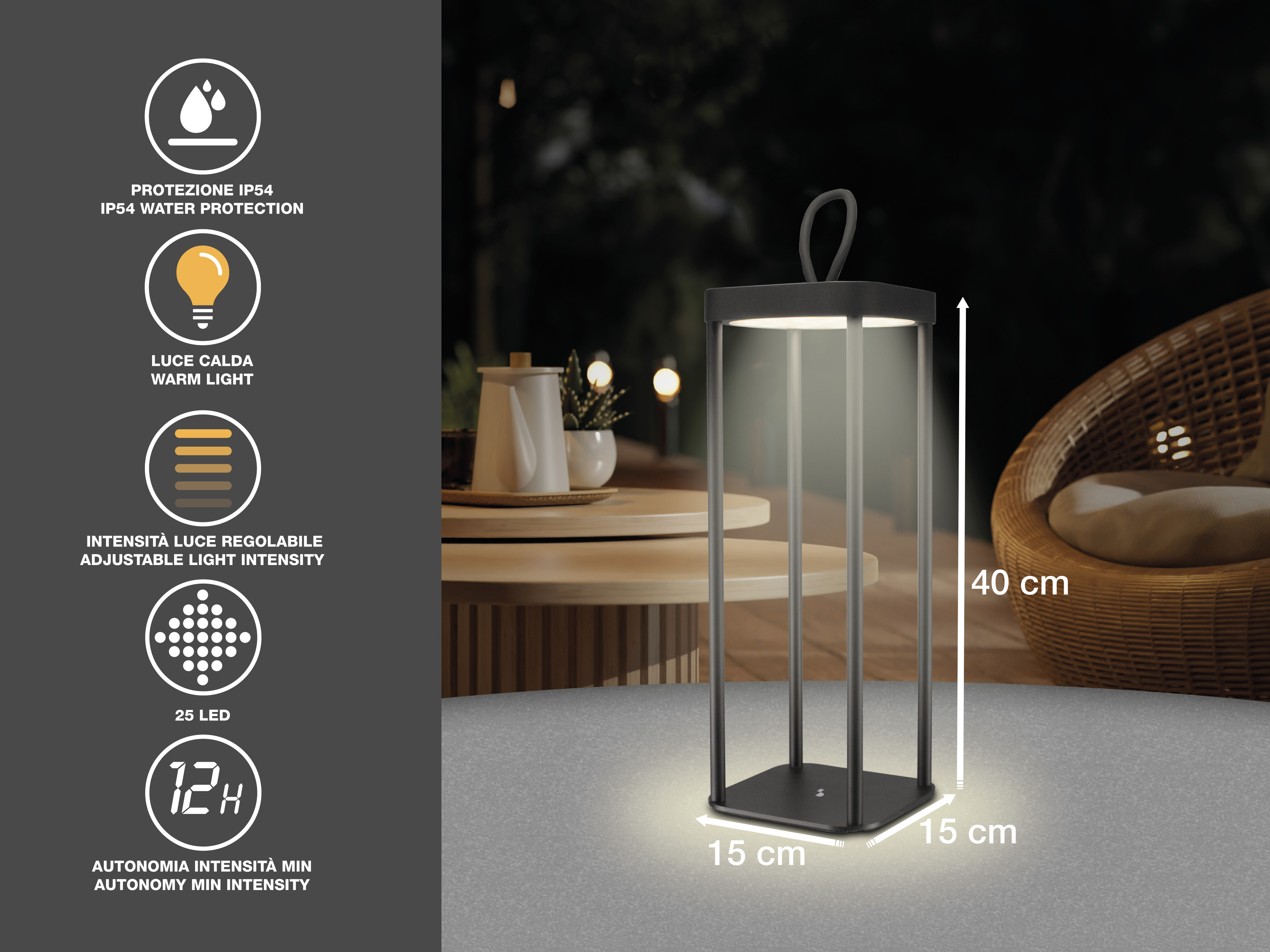 Una moderna lampada da esterno con base quadrata e quattro supporti verticali. La lampada è alta 40 cm e larga 15 cm.