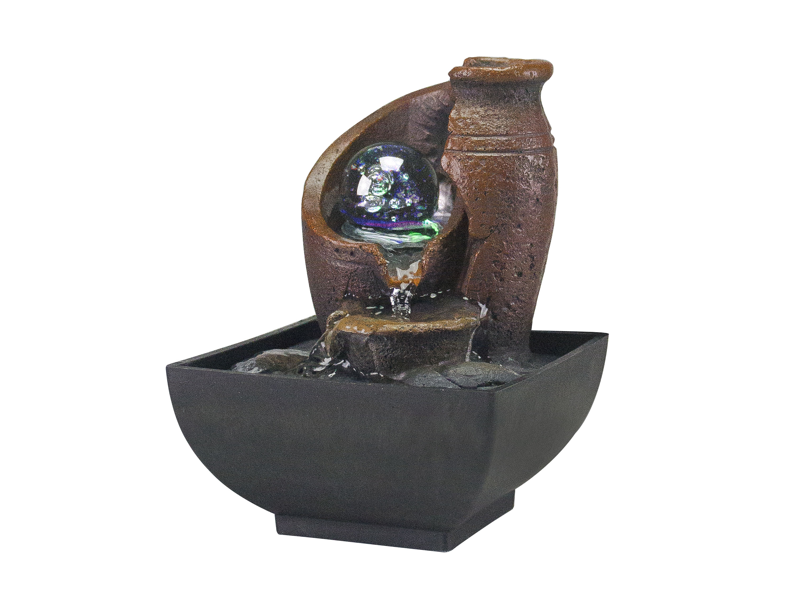Una fontana decorativa con un vaso marrone strutturato e una base quadrata nera. Una palla di vetro è in mezzo.