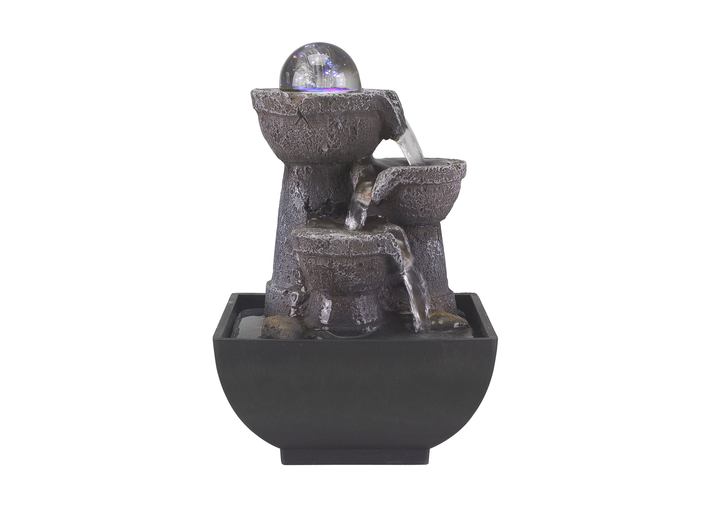 Una fontana decorativa con un globo di vetro e acqua a cascata. La fontana è grigio scuro con base nera.