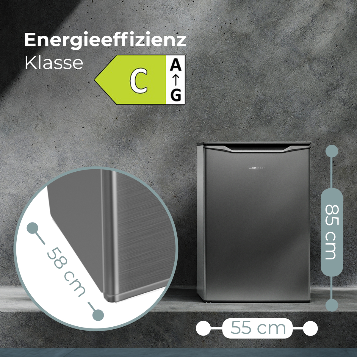 Grauer Mini-Kühlschrank mit Maßangaben. Energieeffizienz-Label oben links. Grauer Hintergrund.
