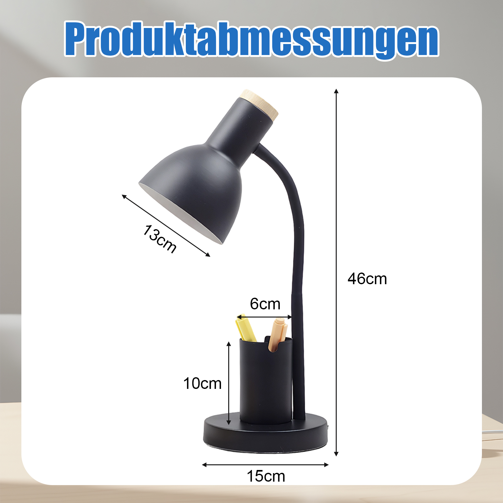 Eine schwarze Schreibtischlampe mit Stifthalter. Maße sind angegeben: 13 cm für die Lampe, 46 cm Höhe, 15 cm Sockel und 10 cm Stifthalter.