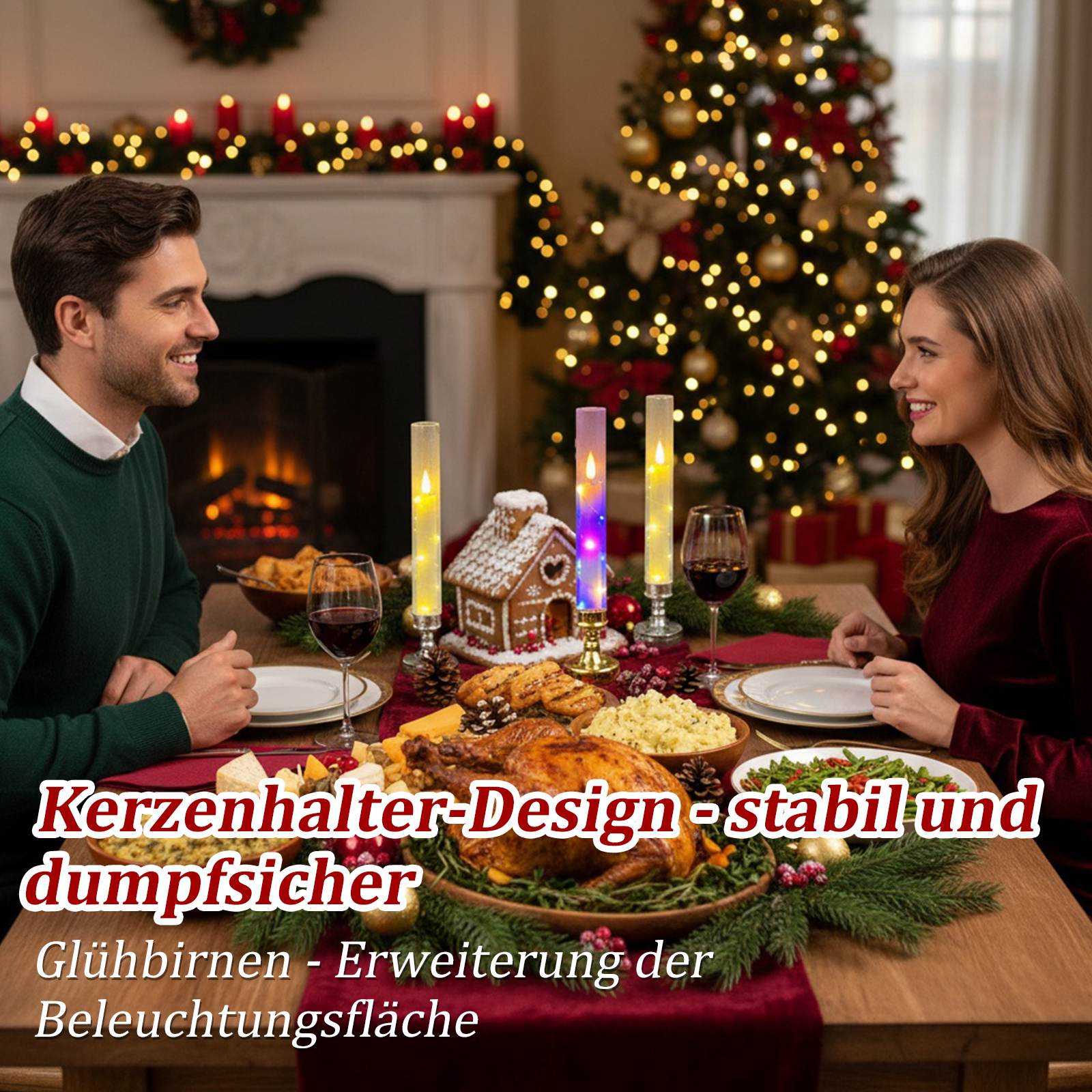 Ein Paar beim Weihnachtsessen. Ein geschmückter Baum steht im Hintergrund. Der Tisch ist mit Essen, Kerzen und Wein gedeckt.