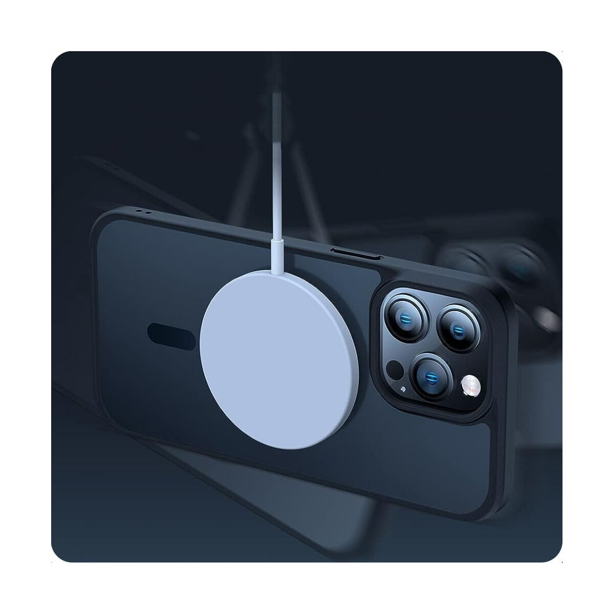 Ein Telefon in einer schwarzen Hülle mit einem hellblauen kabellosen Ladegerät. Das Telefon hat eine Kamerahöcker mit vier Linsen.