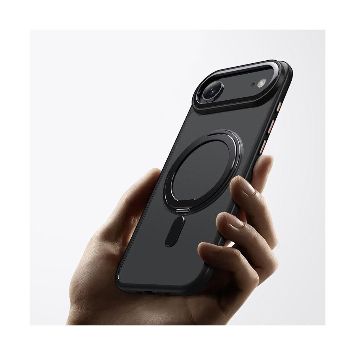 Eine Hand hält ein schwarzes Telefon mit einer durchsichtigen Hülle. Die Hülle hat eine kreisförmige Magnetbefestigung auf der Rückseite.