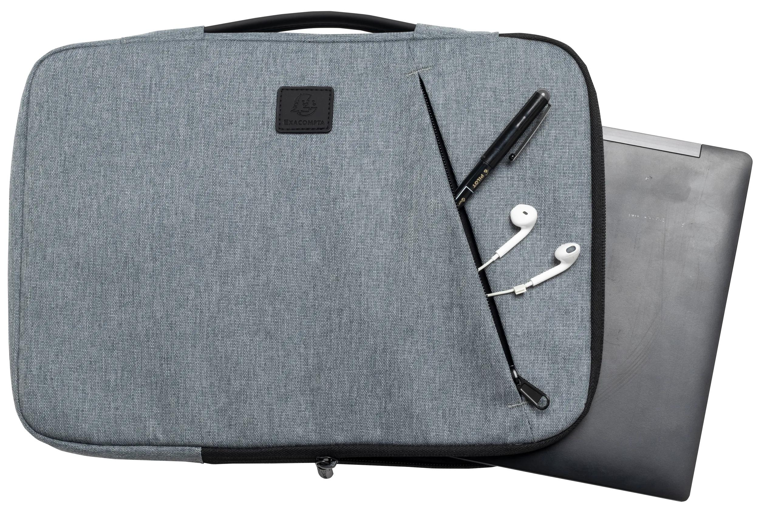 Borsa grigia per laptop con manico nero, una penna e auricolari nella tasca anteriore. Laptop parzialmente visibile.