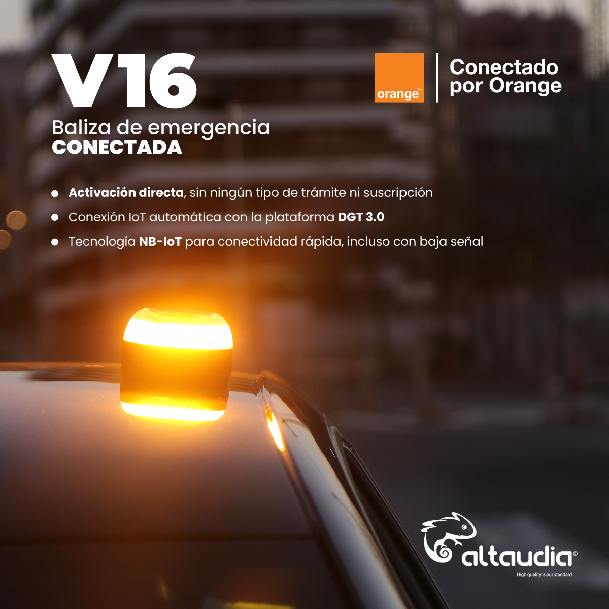 Una baliza de emergencia naranja en el techo de un coche, con el logotipo y texto de Orange. La baliza está encendida, indicando una emergencia.