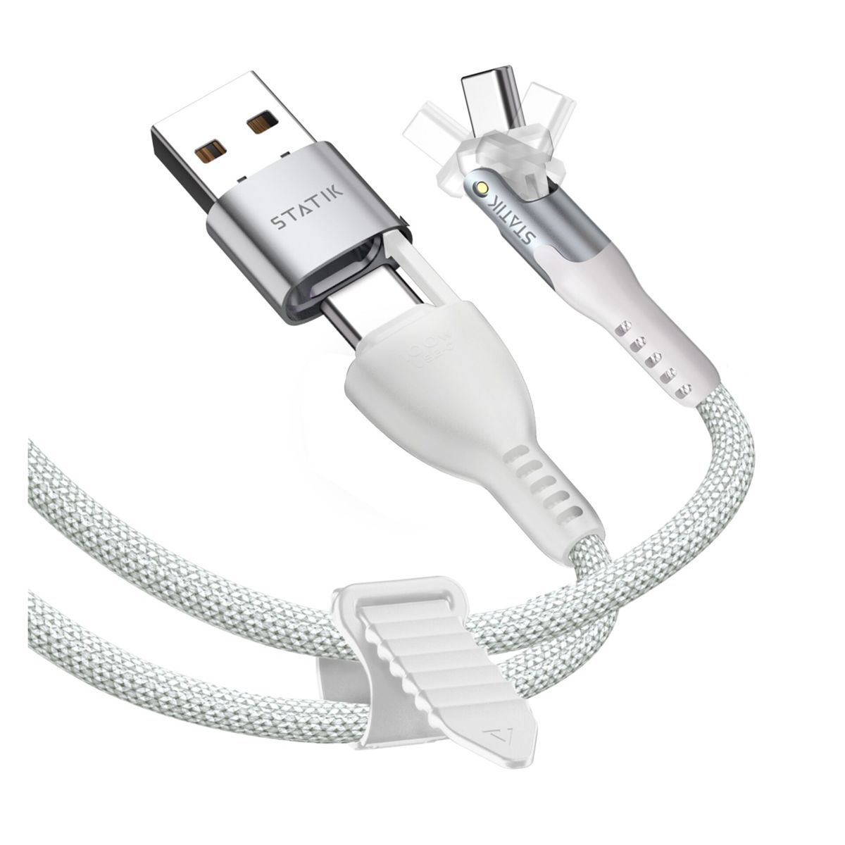 Un cavo USB Statik bianco e argento. Il cavo ha connettori USB-A, USB-C e USB-C. Una clip bianca tiene il cavo.