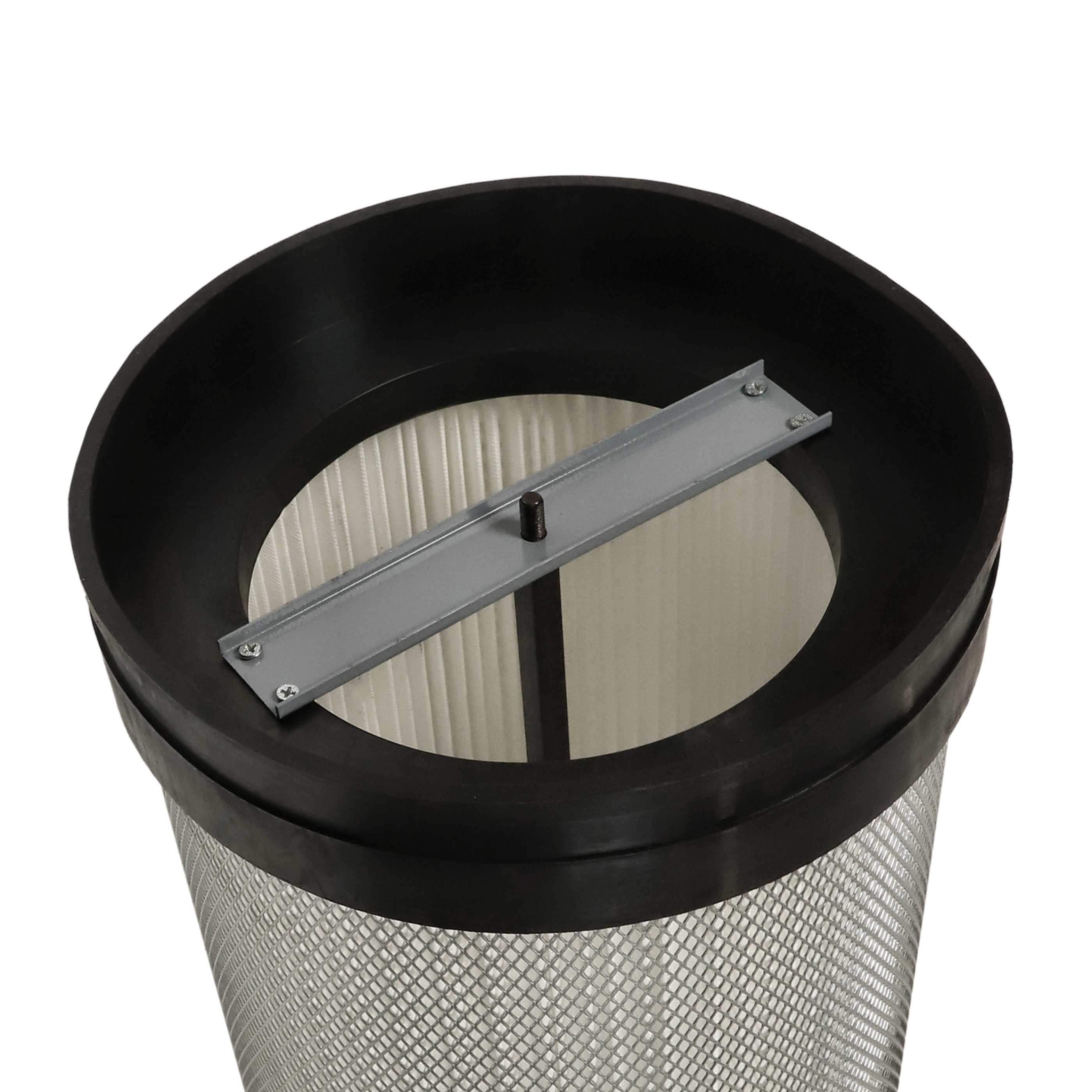 Ein zylindrischer Luftfilter. Er hat einen schwarzen Rand und ein Metallgitter. Ein grauer Metallstab befindet sich in der Mitte.