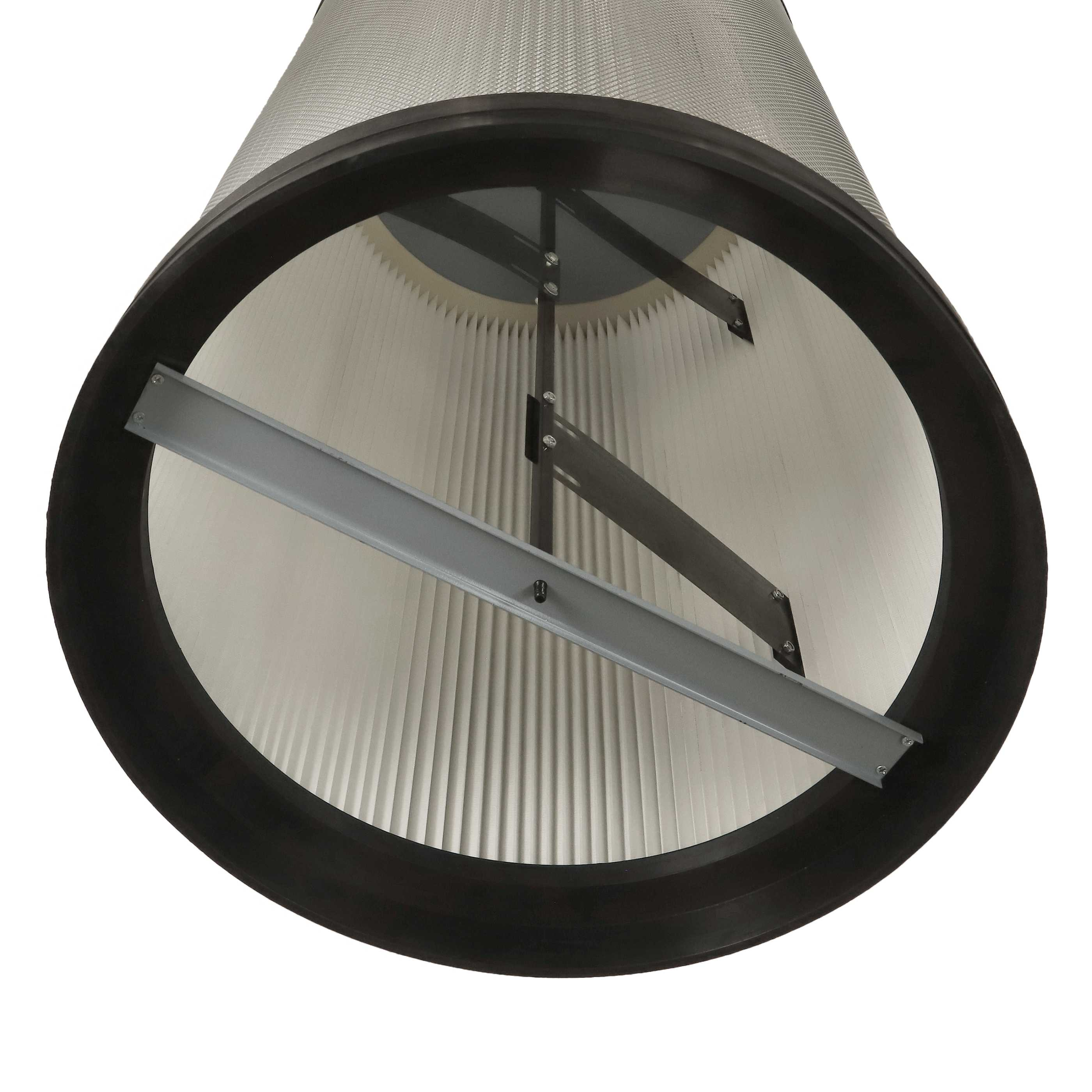 Ein zylindrischer Luftfilter mit schwarzem Rand und Metallstützen im Inneren. Der Hintergrund ist weiß.