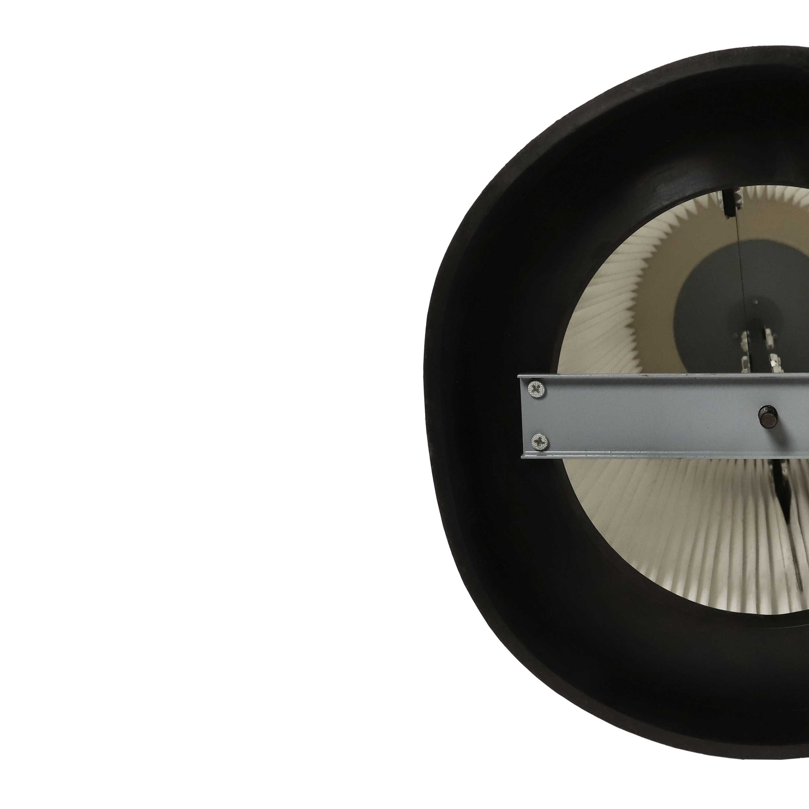 Nahaufnahme eines kreisförmigen Luftfilters mit schwarzem Rand, weißem Filter und Metallhalterung.