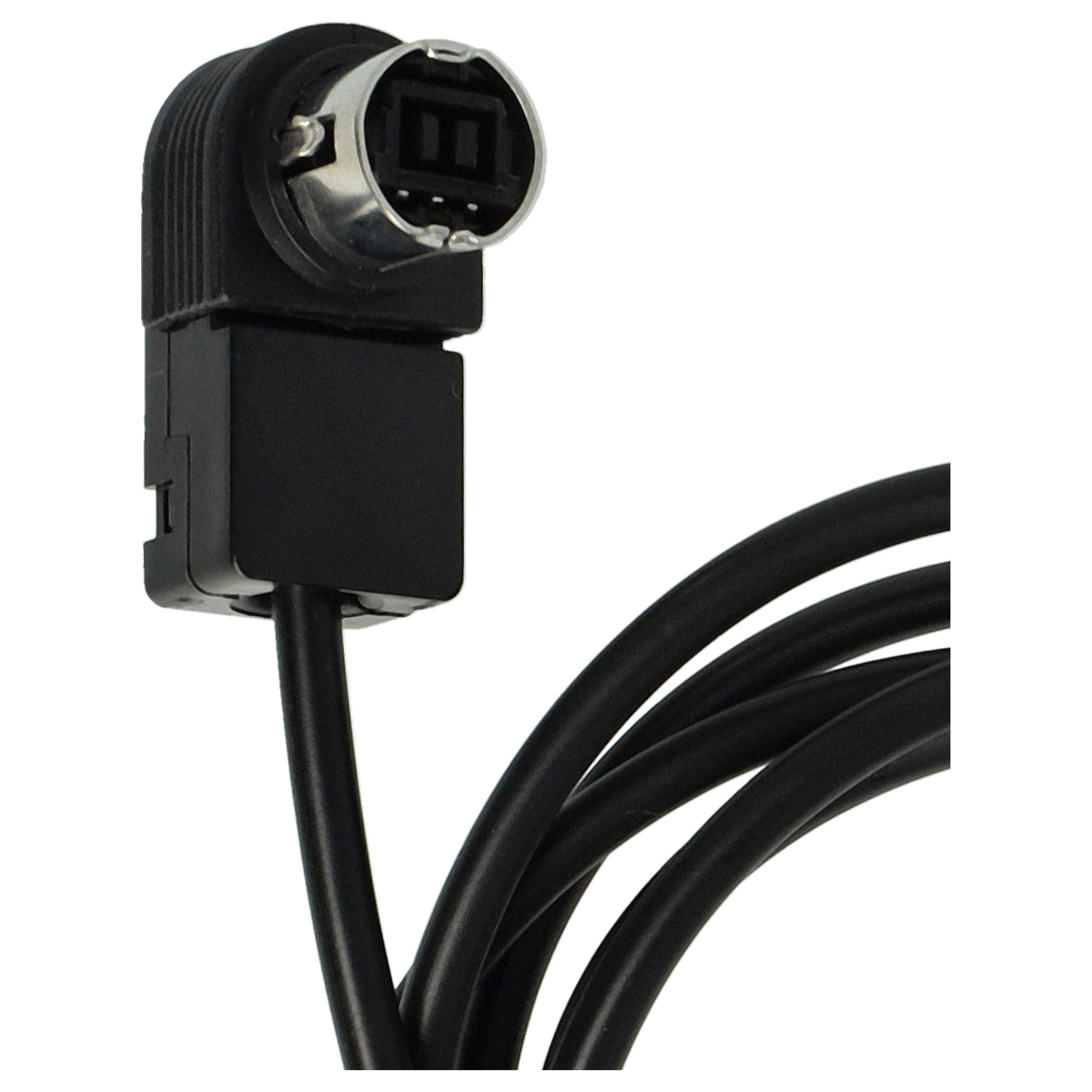 Ein schwarzer Stecker mit silbernem Anschluss ist mit schwarzen Kabeln vor weißem Hintergrund verbunden.