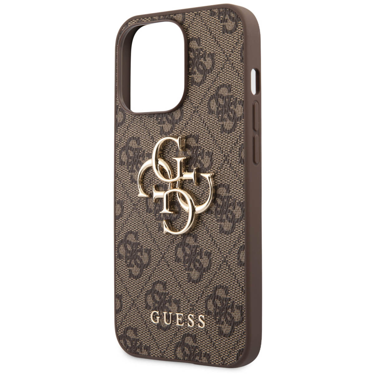 Una custodia per telefono Guess marrone. Ha un design a fantasia con il logo Guess dorato. La custodia ha un ritaglio per la fotocamera.