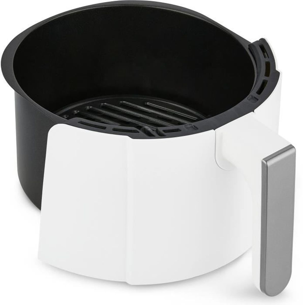 Een airfryer. Zwarte binnenpan, witte buitenkant en handvat. Handvat is grijs. De airfryer staat op een wit oppervlak.