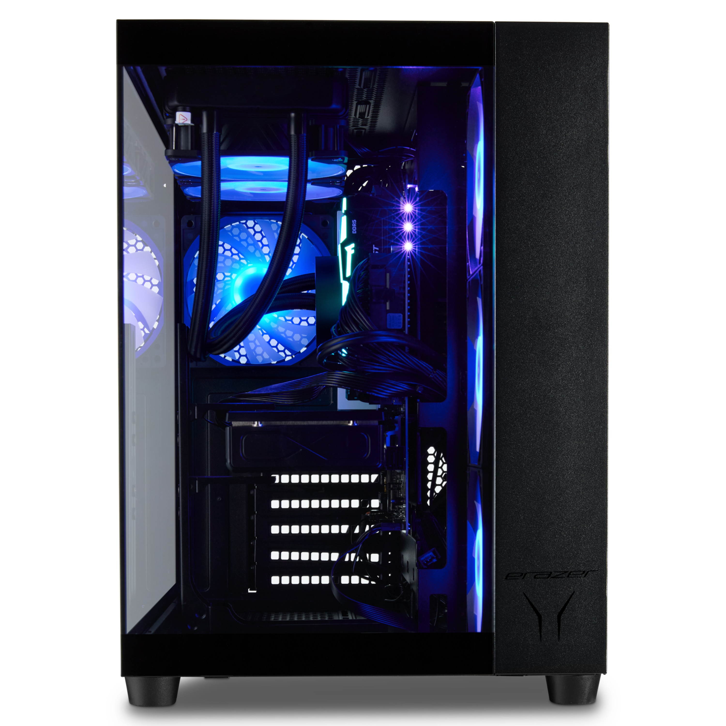 Ein Computergehäuse mit blauen Innenlichtern ist sichtbar. Komponenten sind innen. Die Front hat das Brazer-Logo.